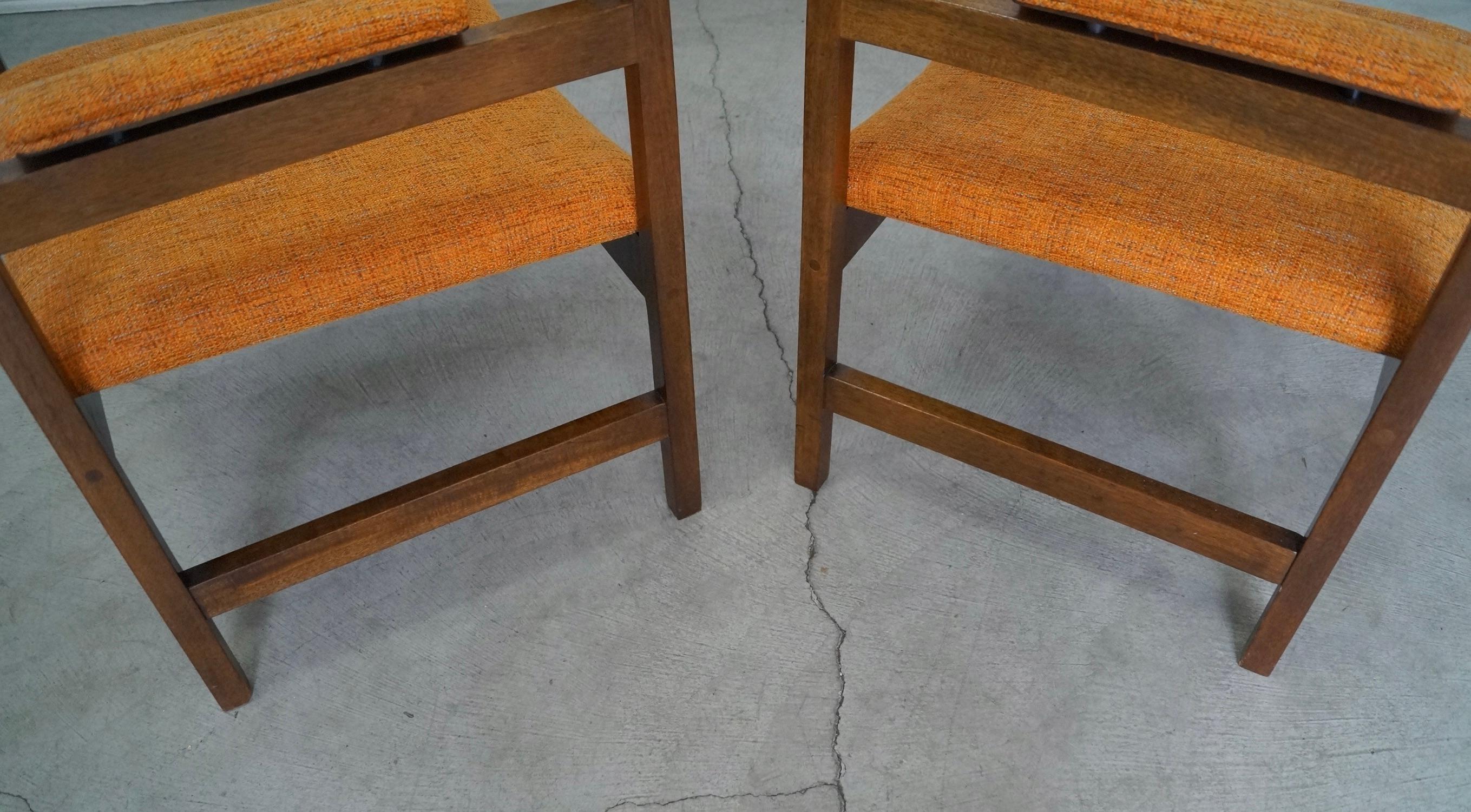 Pair of 1960s Mid-Century Modern Armchairs in Knoll Fabric For Sale 11