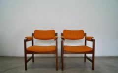 Pair of 1960s Mid-Century Modern Armchairs in Knoll Fabric