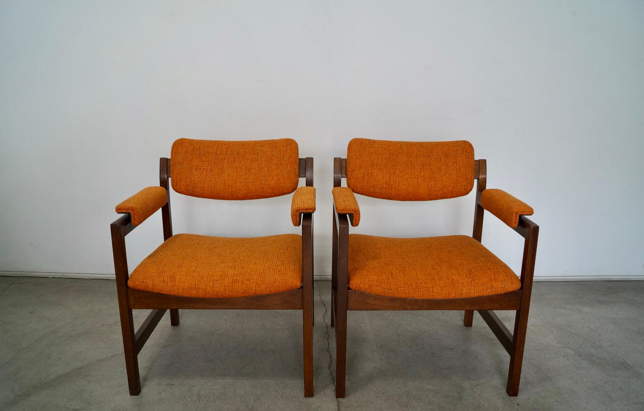 American Pair of 1960s Mid-Century Modern Armchairs in Knoll Fabric For Sale