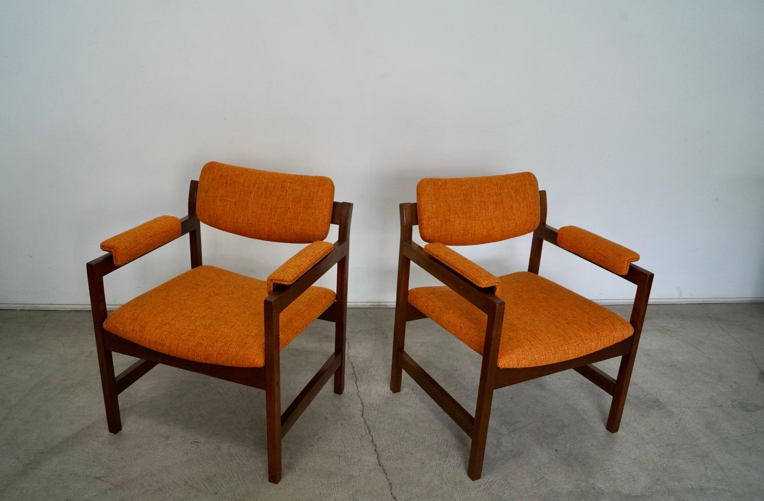 Pair of 1960s Mid-Century Modern Armchairs in Knoll Fabric In Excellent Condition For Sale In Burbank, CA
