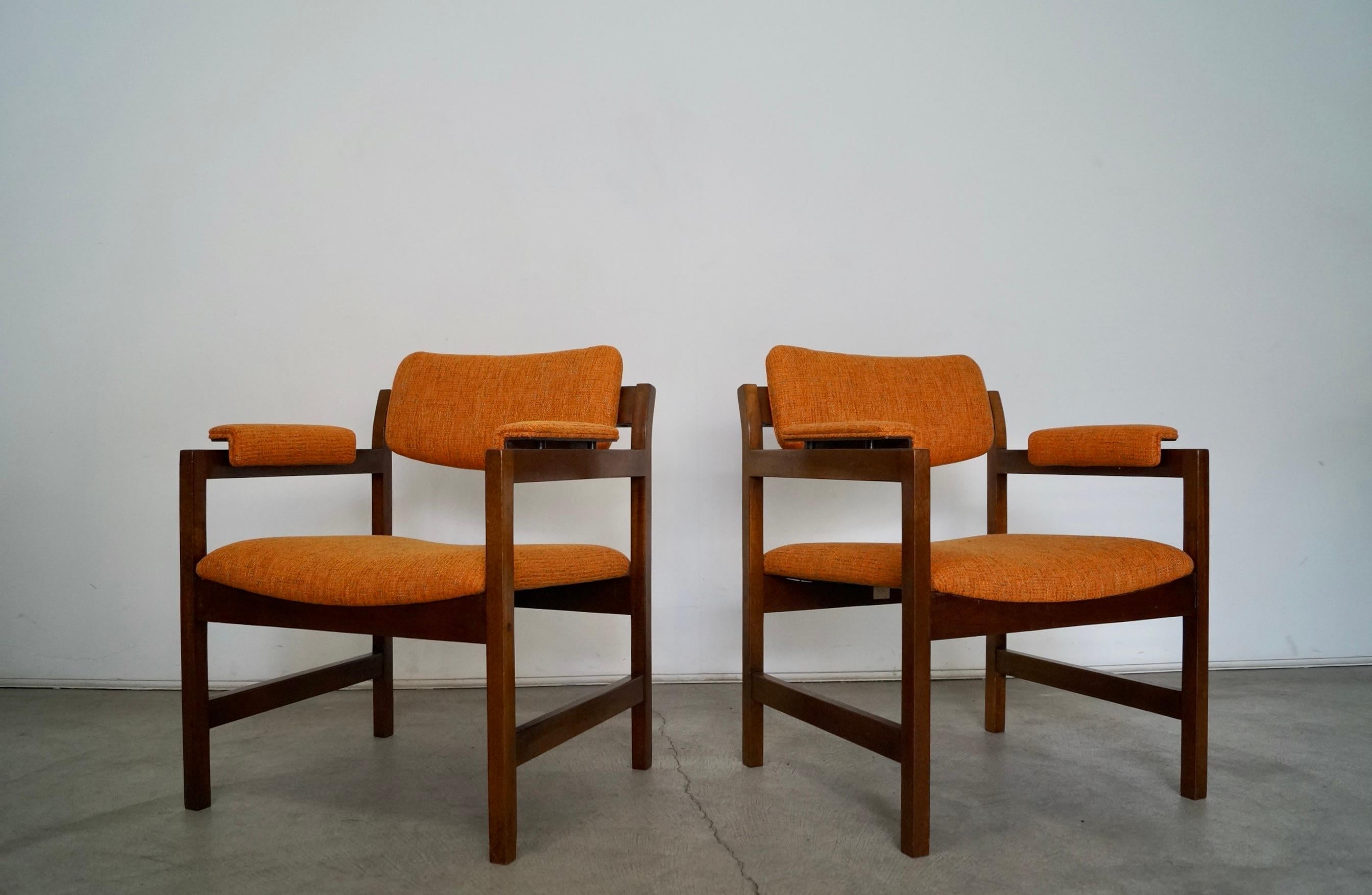 Mid-20th Century Pair of 1960s Mid-Century Modern Armchairs in Knoll Fabric For Sale