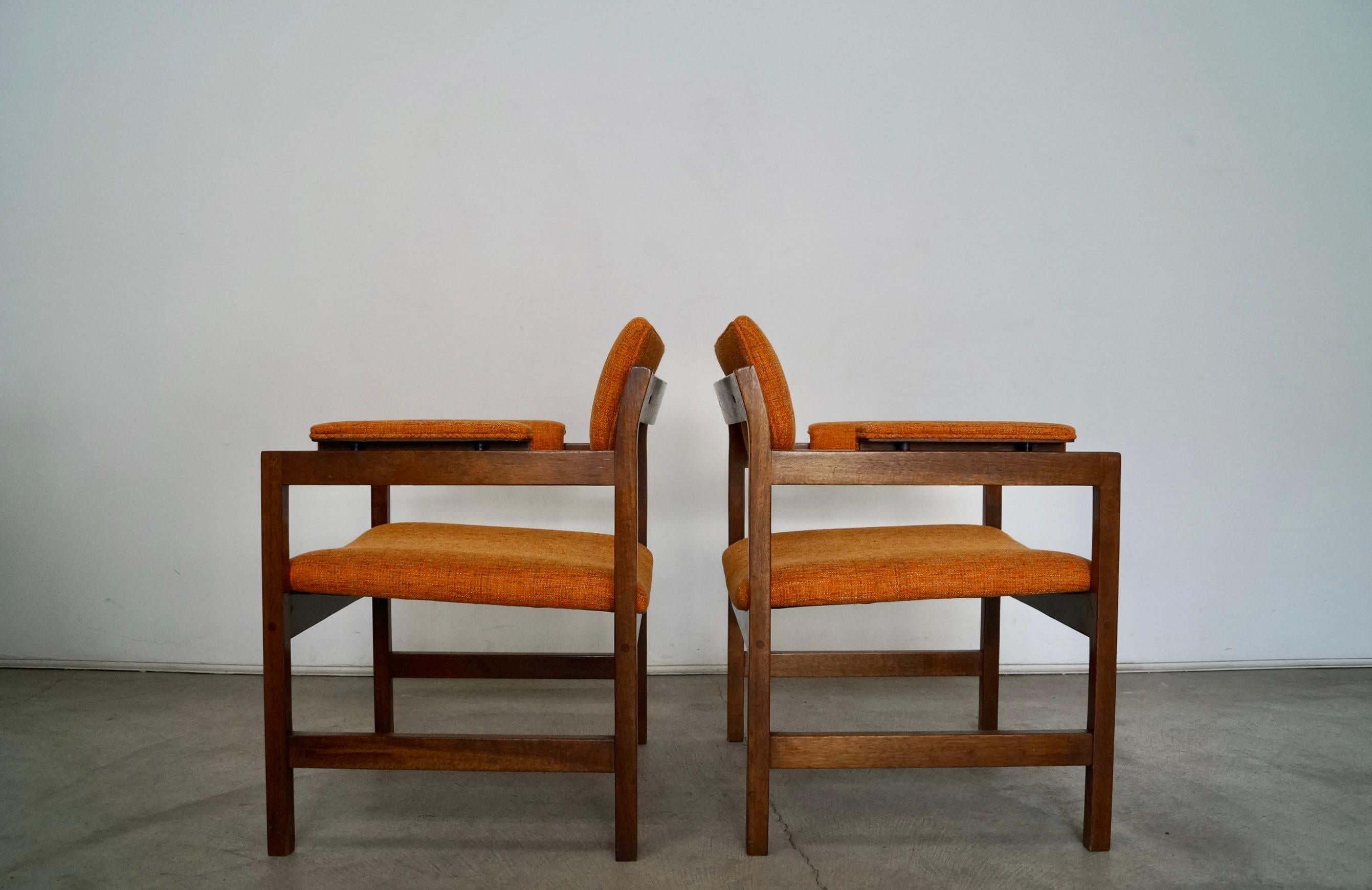 Textile Pair of 1960s Mid-Century Modern Armchairs in Knoll Fabric For Sale