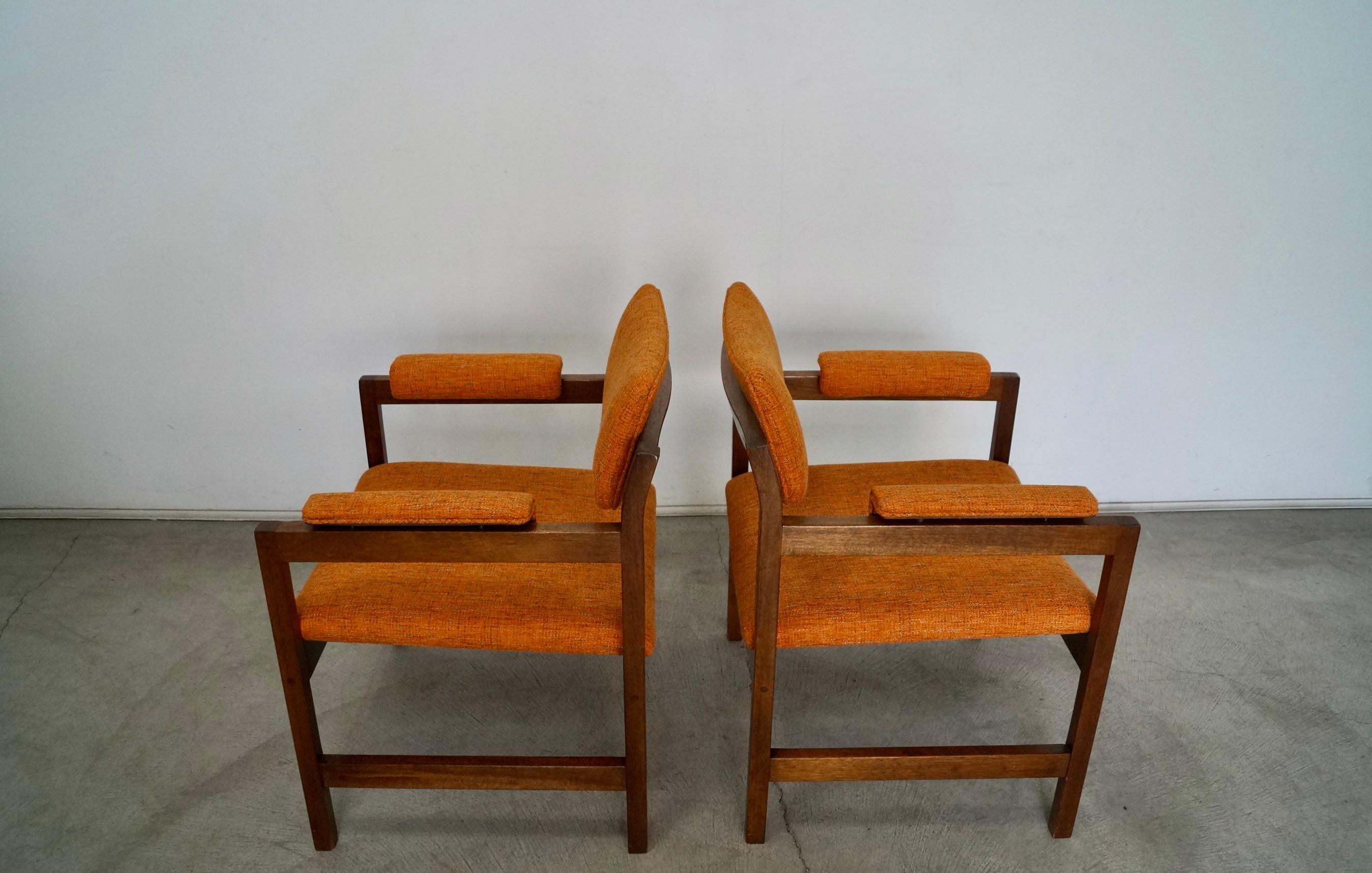 Pair of 1960s Mid-Century Modern Armchairs in Knoll Fabric For Sale 1