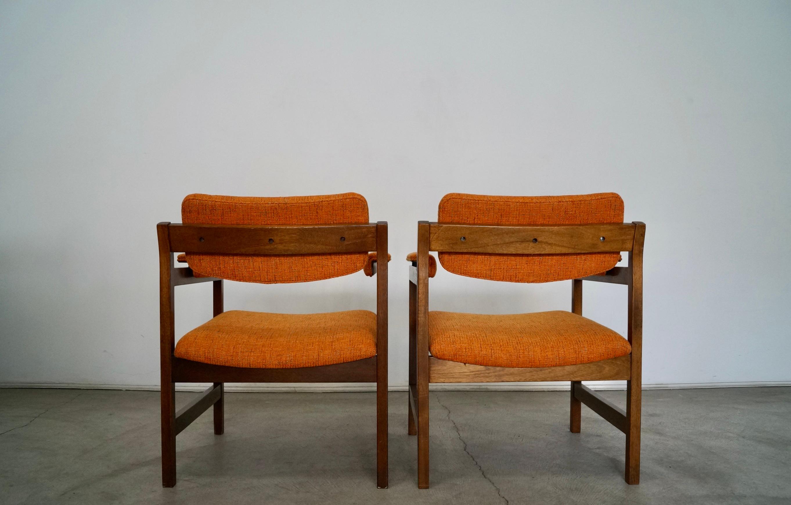 Pair of 1960s Mid-Century Modern Armchairs in Knoll Fabric For Sale 2