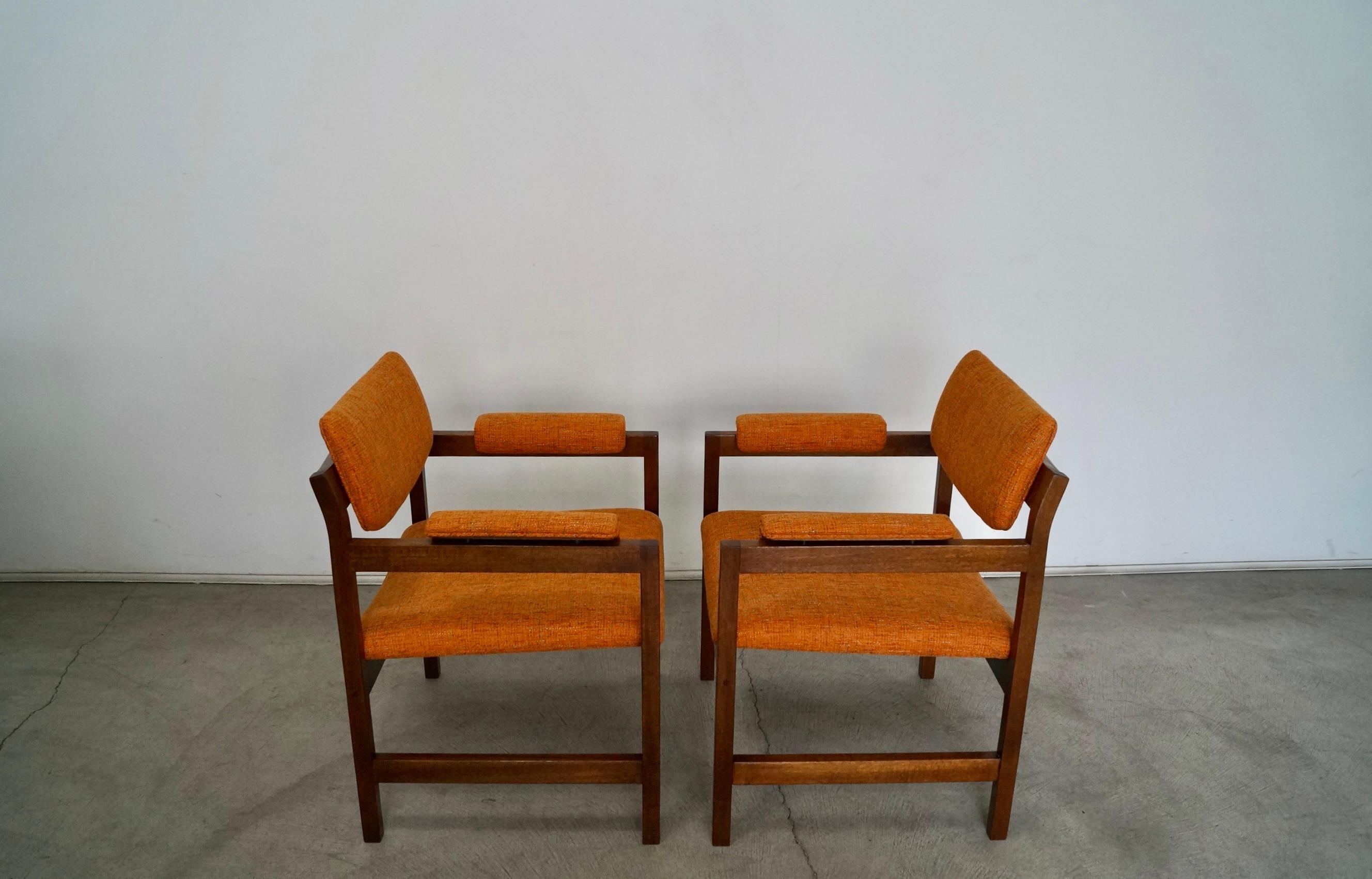 Pair of 1960s Mid-Century Modern Armchairs in Knoll Fabric For Sale 3