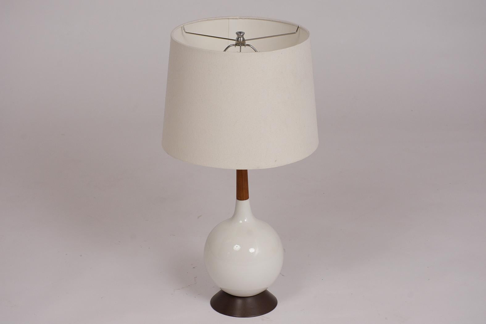 American Pair of 1960s Mid-Century Modern Ceramic Table Lamps