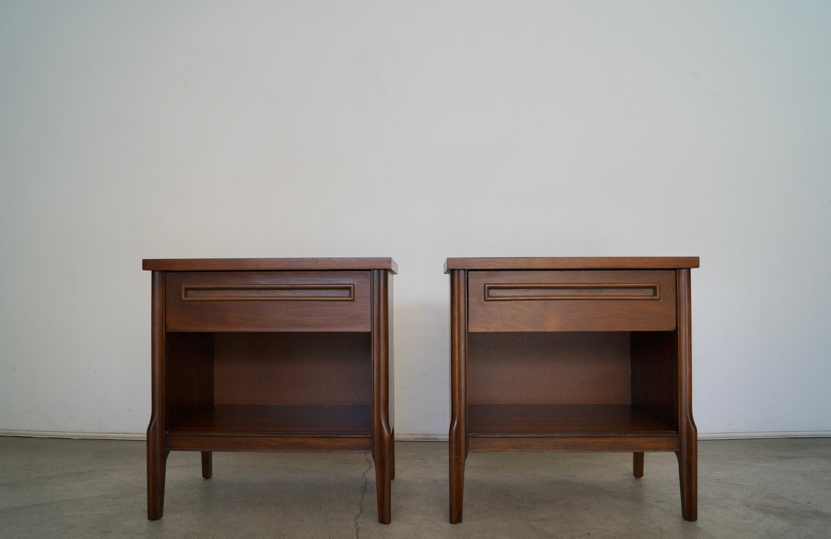 American Pair of 1960s Mid-Century Modern Walnut Nightstands For Sale