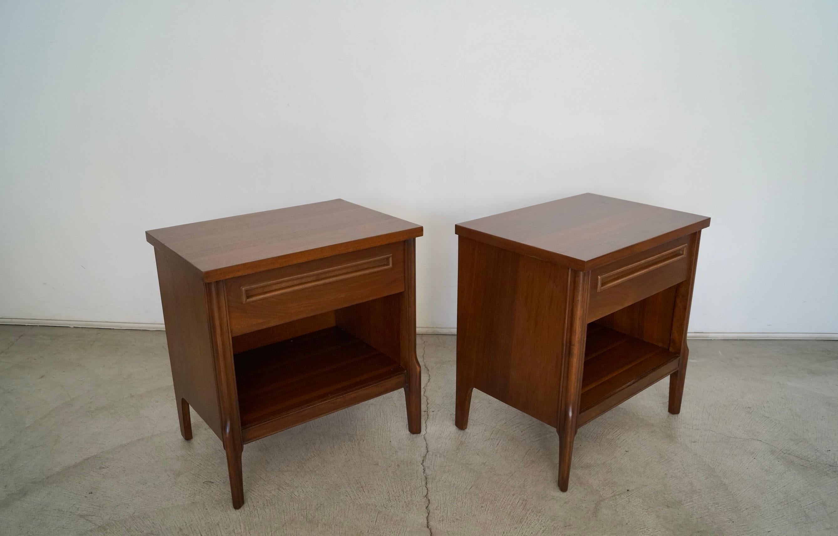 Pair of 1960s Mid-Century Modern Walnut Nightstands For Sale 2