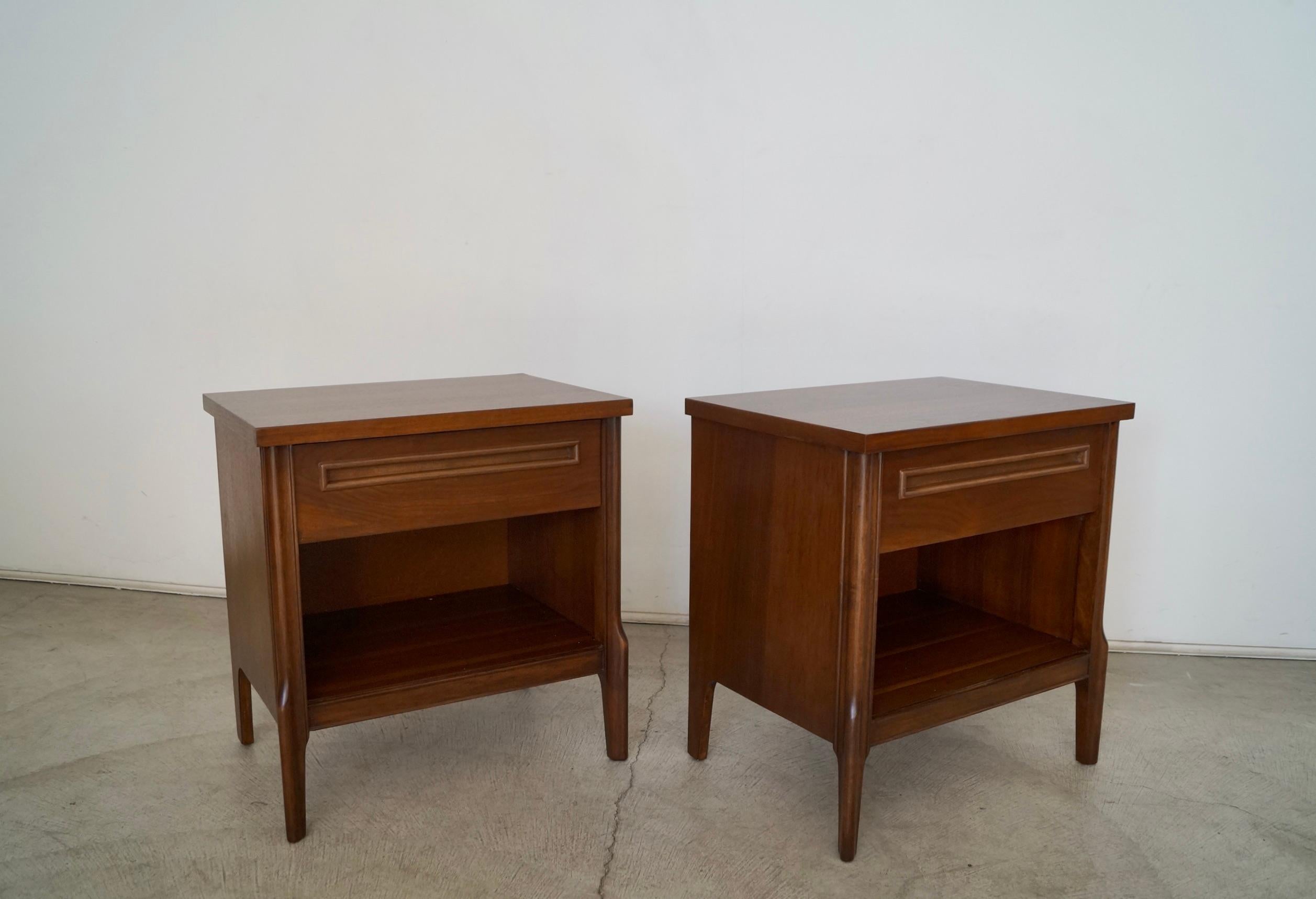 Pair of 1960s Mid-Century Modern Walnut Nightstands For Sale 3