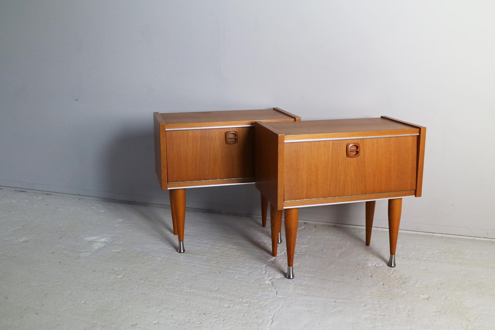 Pair of 1960s vintage French petite bedside cabinets with brass trim and brass tips to the sculpted feet. In great condition.
 
