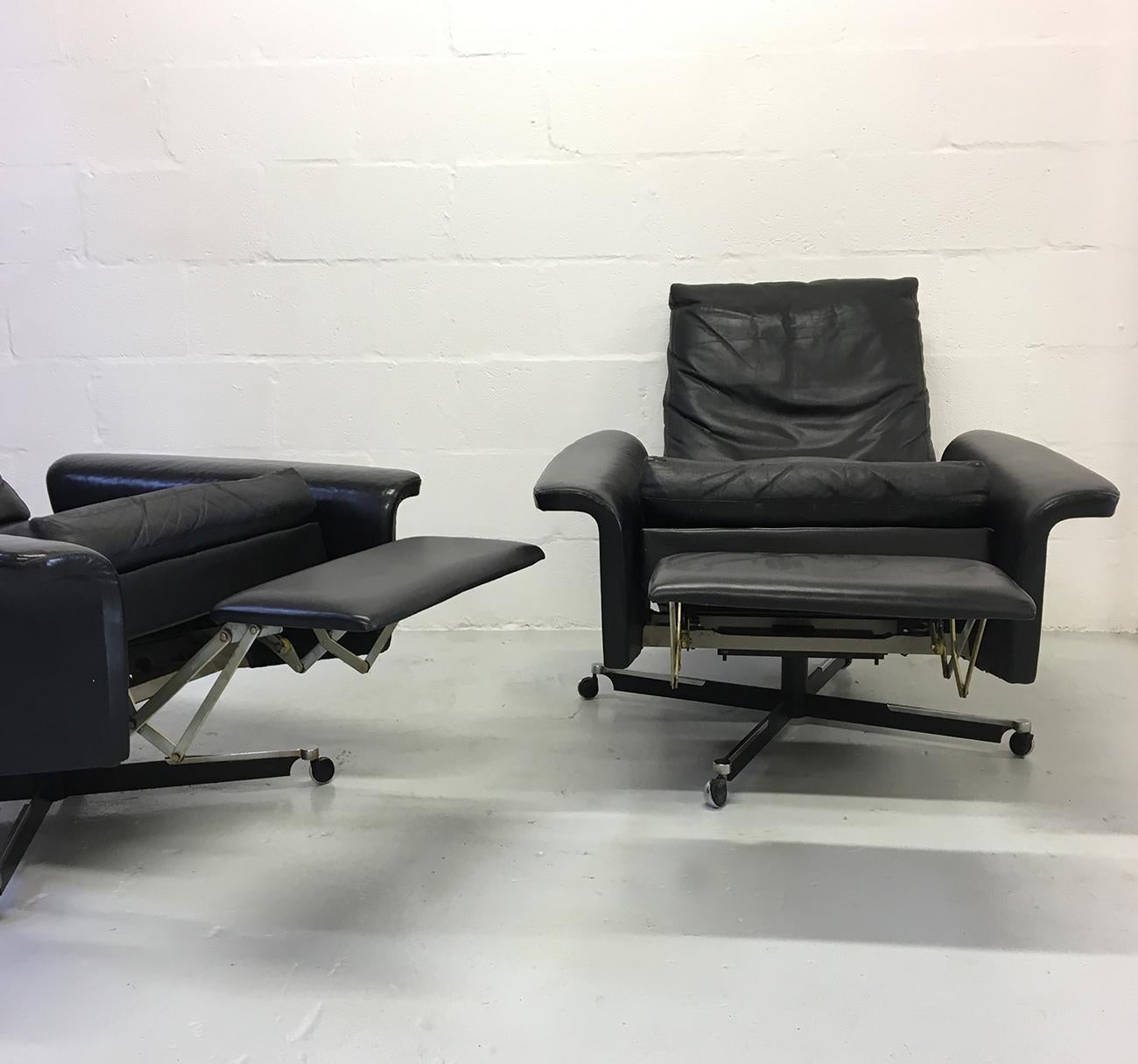 German Pair of 1960s Mid-Century Modern Black Leather Reclining Lay-Z-Boy Lounge Chairs