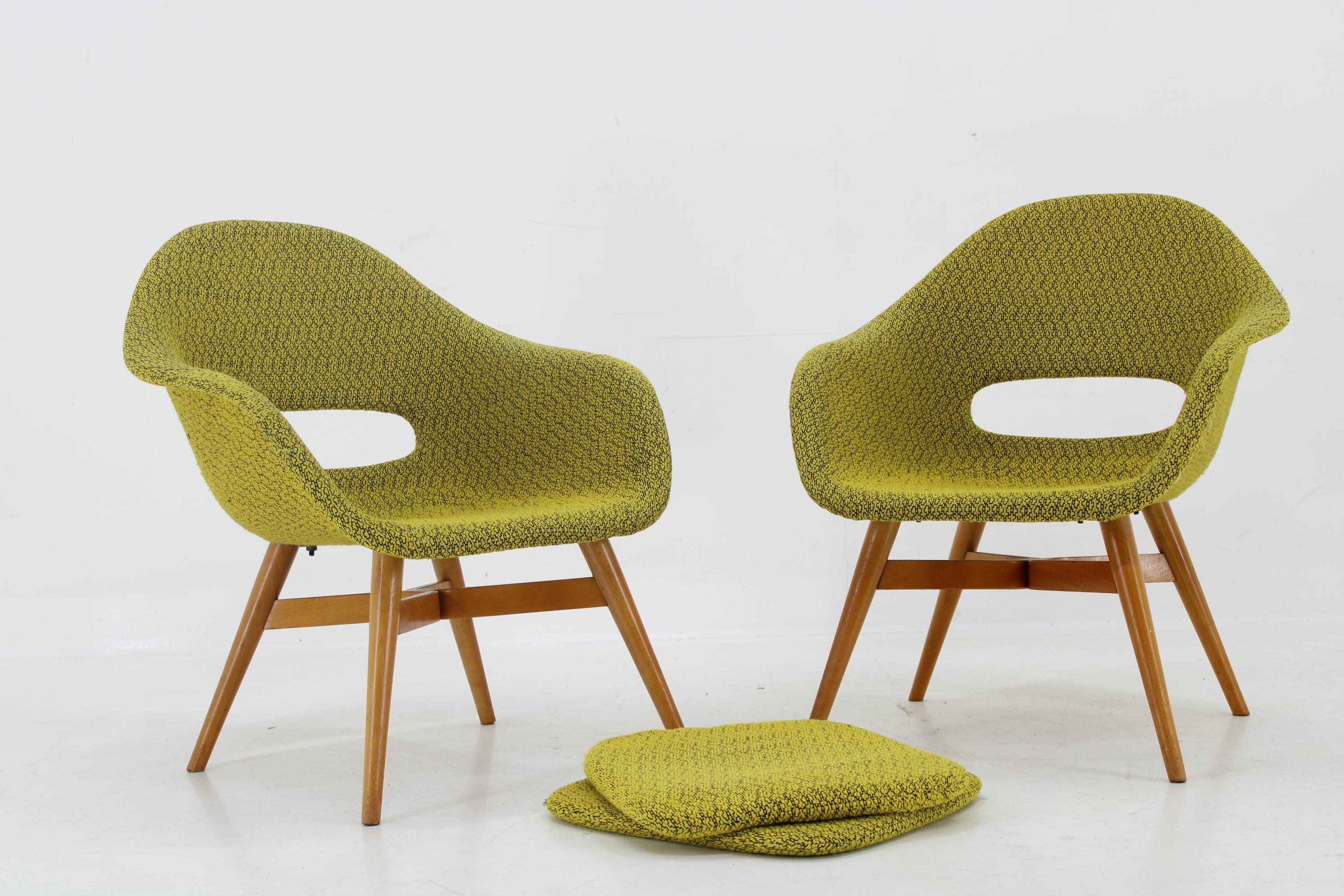 Paar 1960er Miroslav Navratil Schalenstühle, Tschechoslowakei im Angebot 3