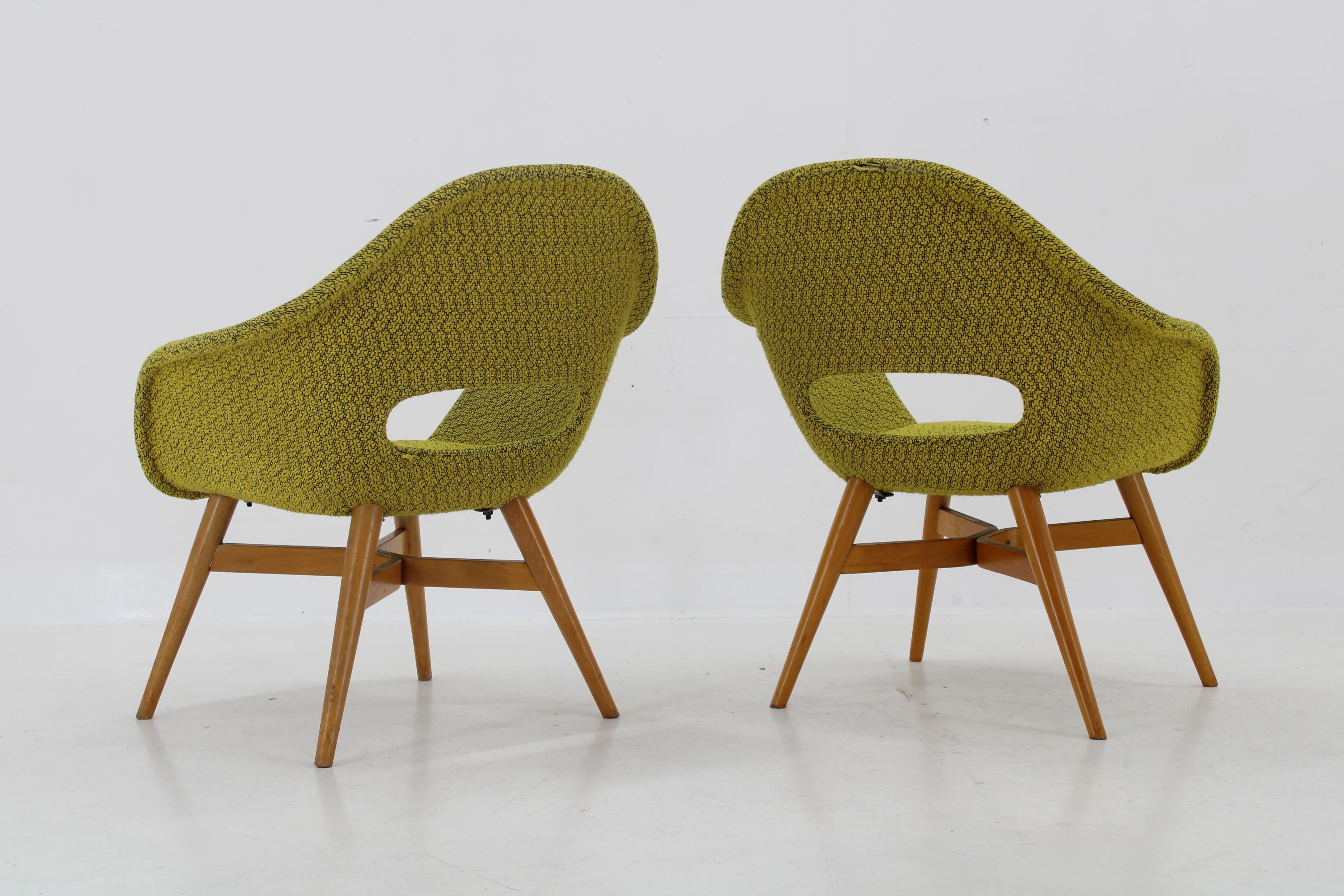 Paar 1960er Miroslav Navratil Schalenstühle, Tschechoslowakei im Angebot 1