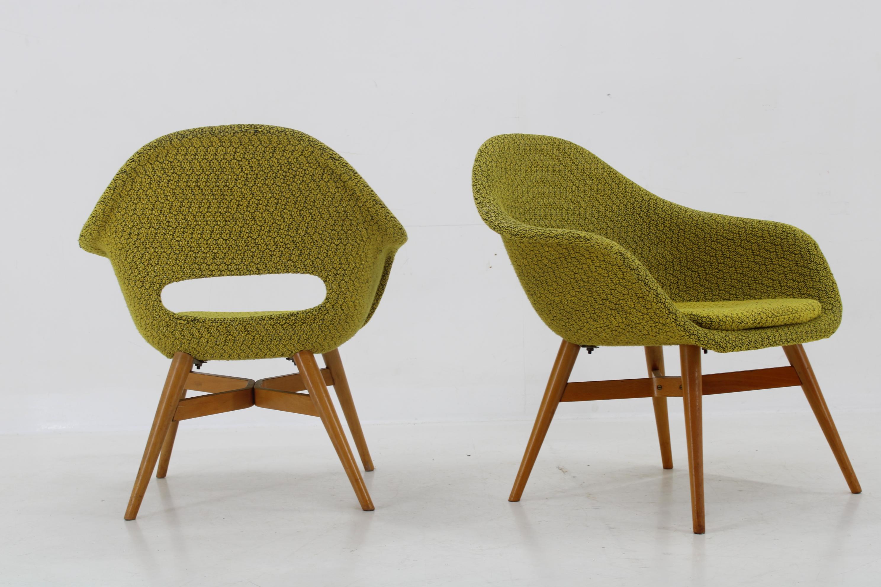 Paar 1960er Miroslav Navratil Schalenstühle, Tschechoslowakei im Angebot 2