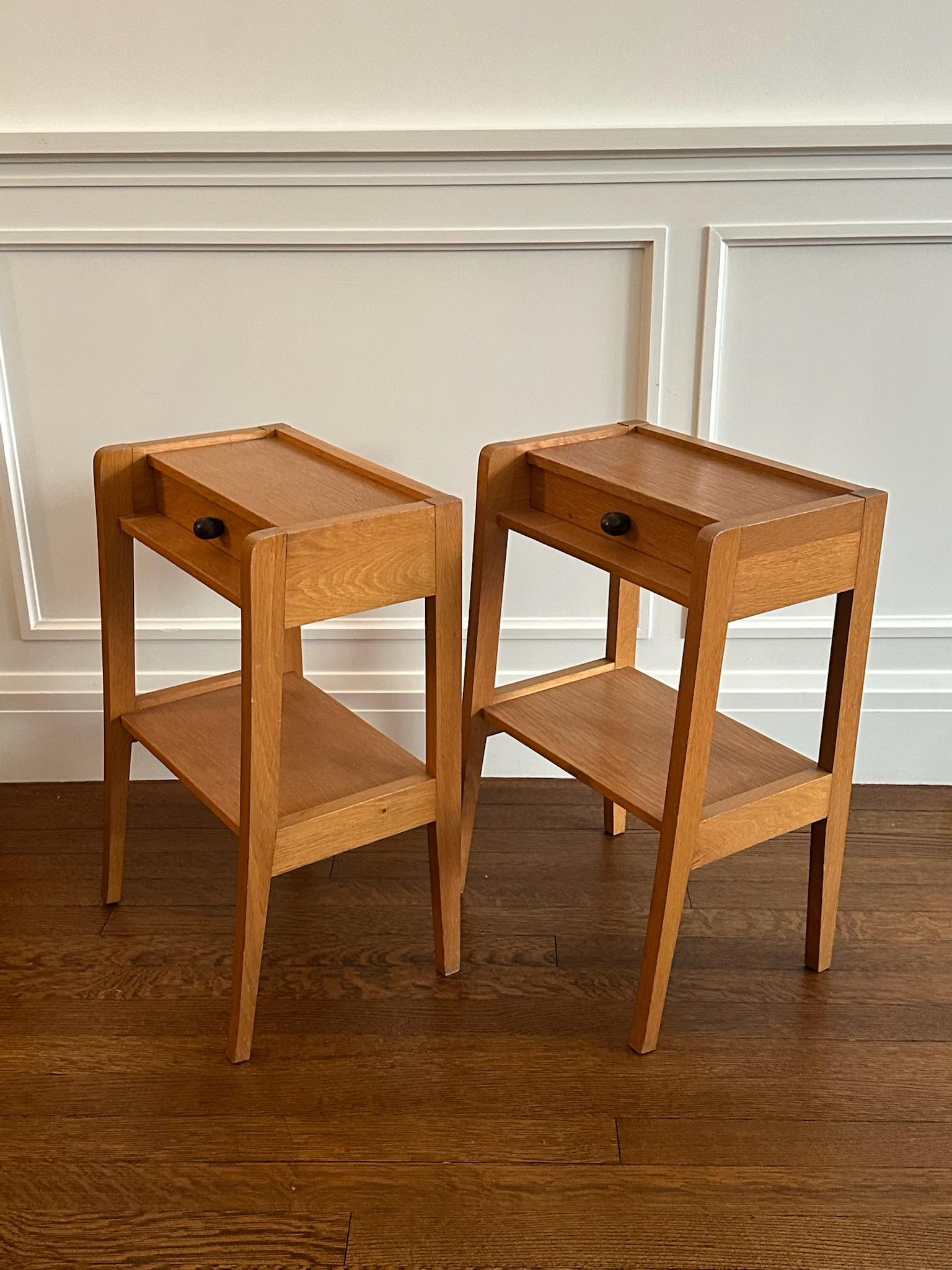Paire de tables de nuit en Oak des années 1960 Bon état - En vente à New York, NY
