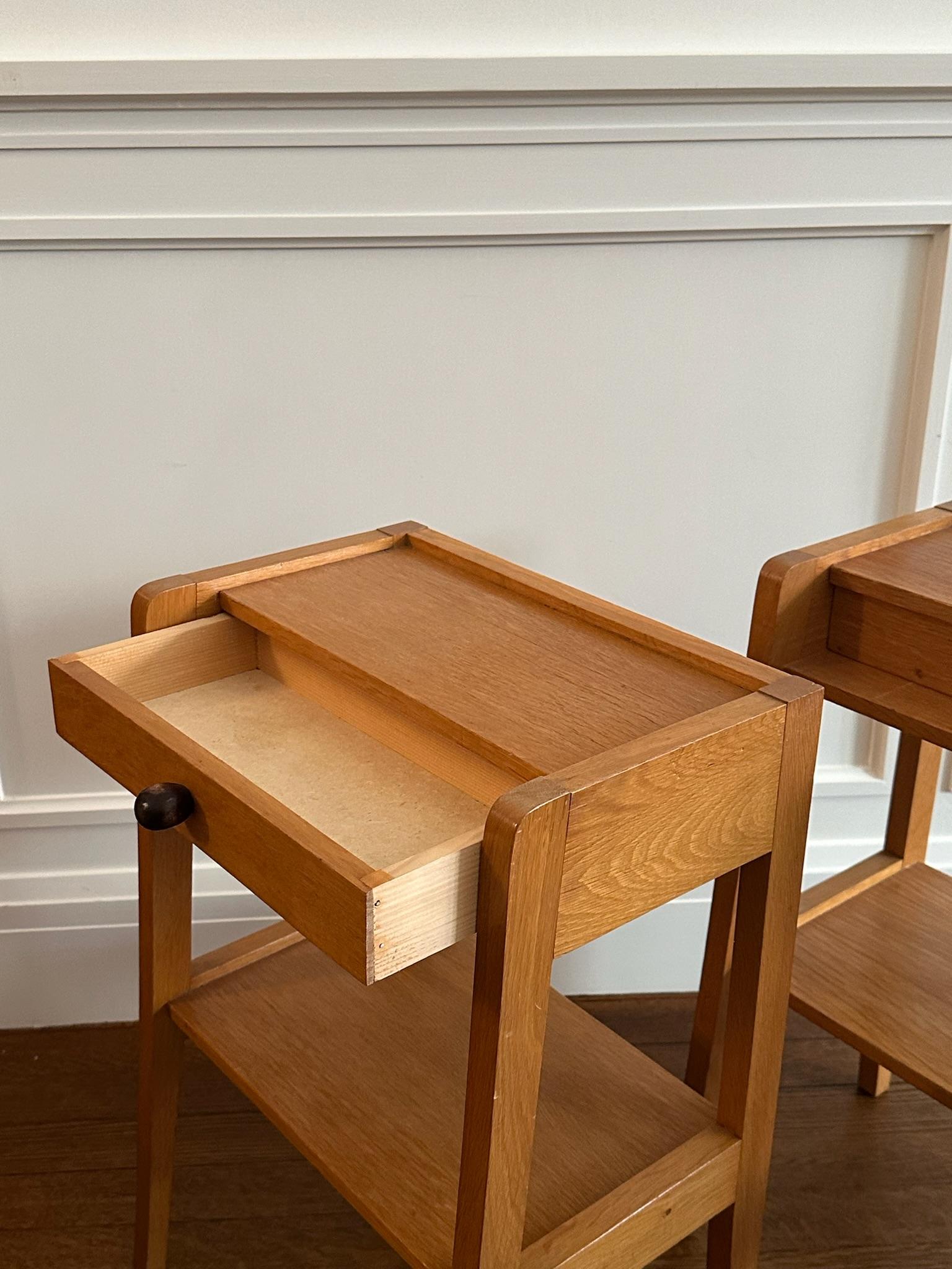 Bois Paire de tables de nuit en Oak des années 1960 en vente