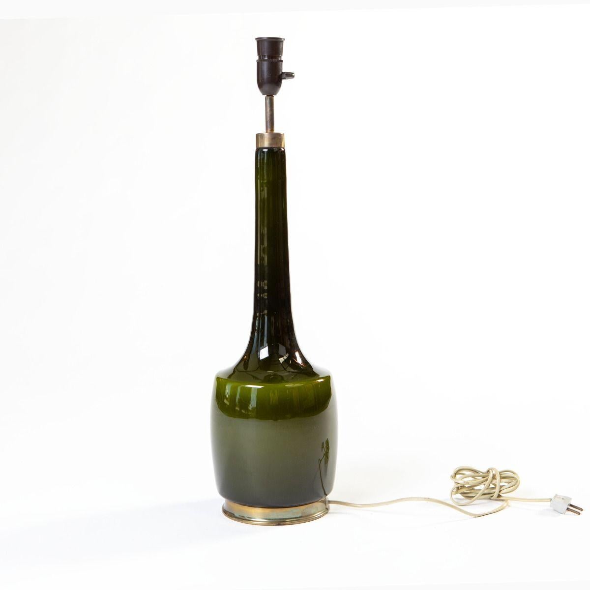 Paire de lampes de table en verre vert olive des années 1960 par Svend Åge Holm Sørensen en vente 3