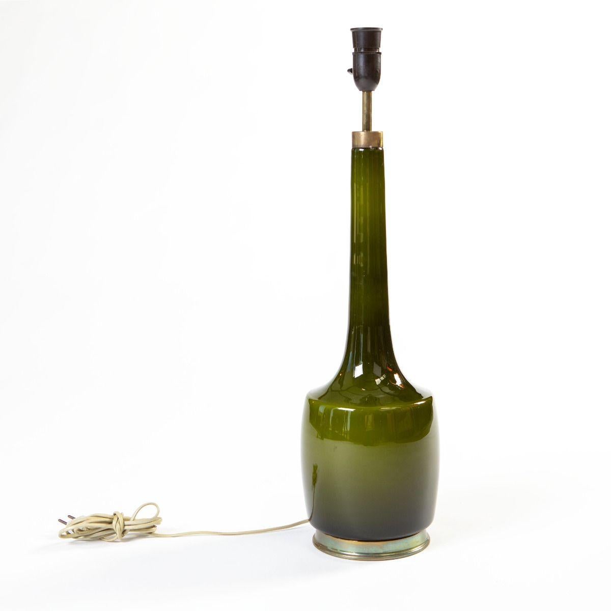 Mid-Century Modern Paire de lampes de table en verre vert olive des années 1960 par Svend Åge Holm Sørensen en vente