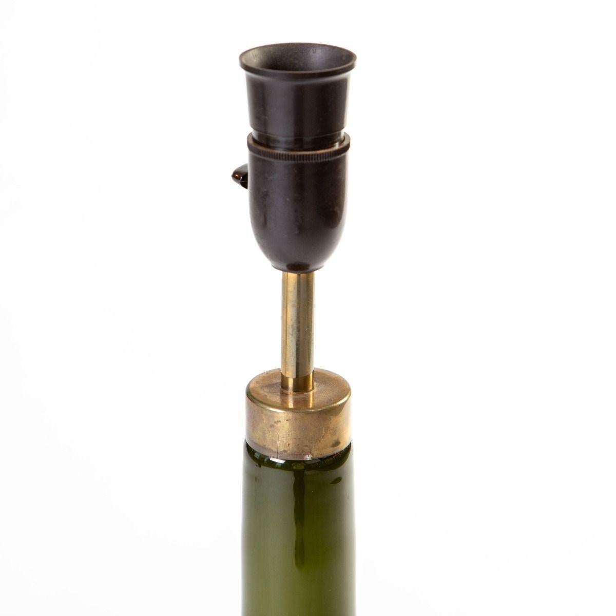20ième siècle Paire de lampes de table en verre vert olive des années 1960 par Svend Åge Holm Sørensen en vente