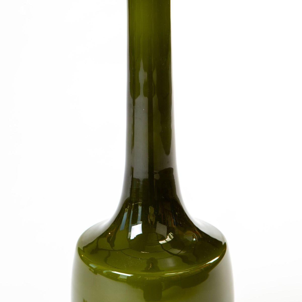 Laiton Paire de lampes de table en verre vert olive des années 1960 par Svend Åge Holm Sørensen en vente