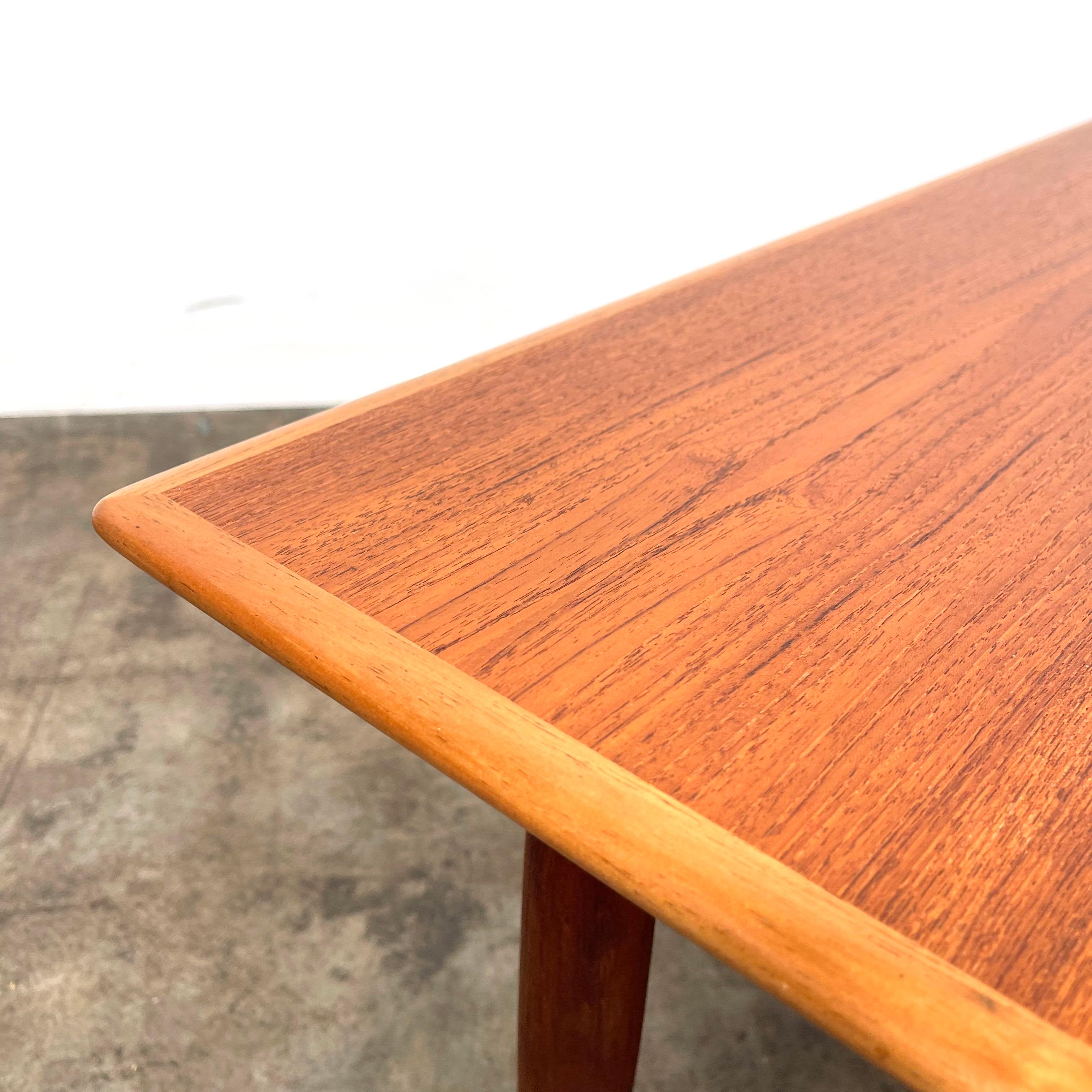 Pair of 1960's Parker Teak Coffee tables In Good Condition For Sale In LYON, FR