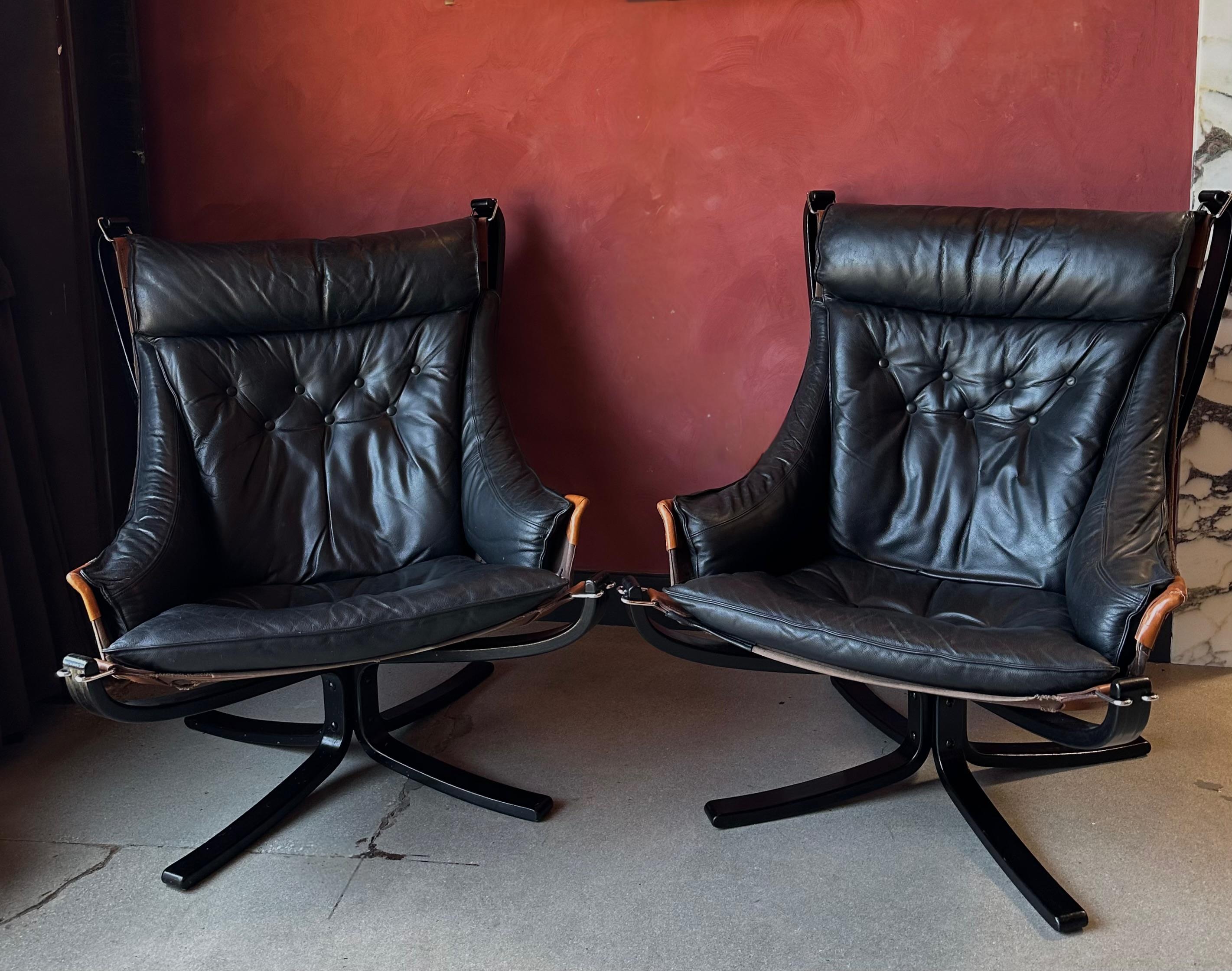Italian Pair of 1960s Poltrona Frau Leather Chairs For Sale