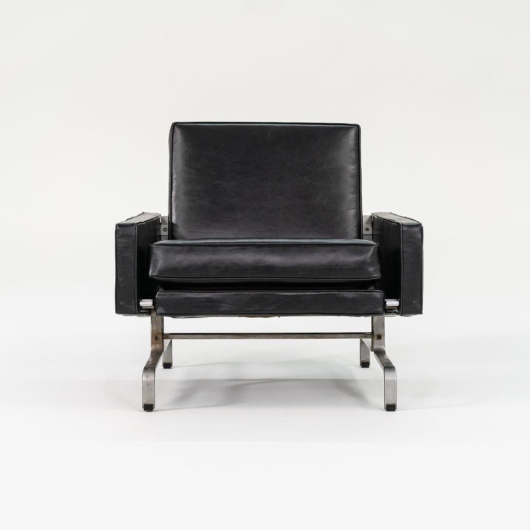 Il s'agit d'exemplaires originaux des années 1960 des célèbres chaises longues PK31 du designer danois Poul Kjaerholm. Kjaerholm est considéré comme l'un des designers les plus Revere du 20e siècle, connu pour son attention méticuleuse aux détails
