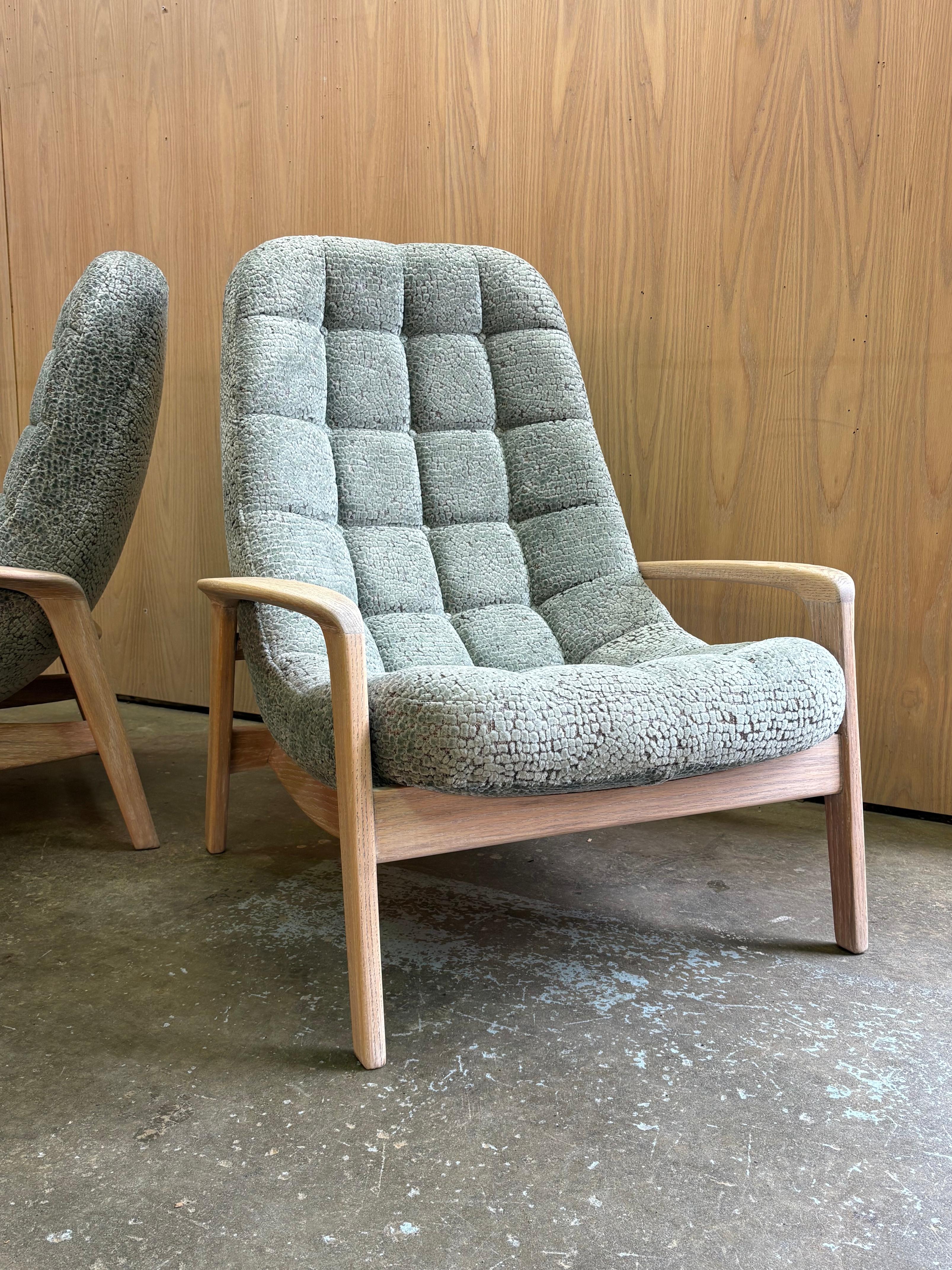 Paar 1960er R Huber Scoop Lounge Chairs (Moderne der Mitte des Jahrhunderts) im Angebot