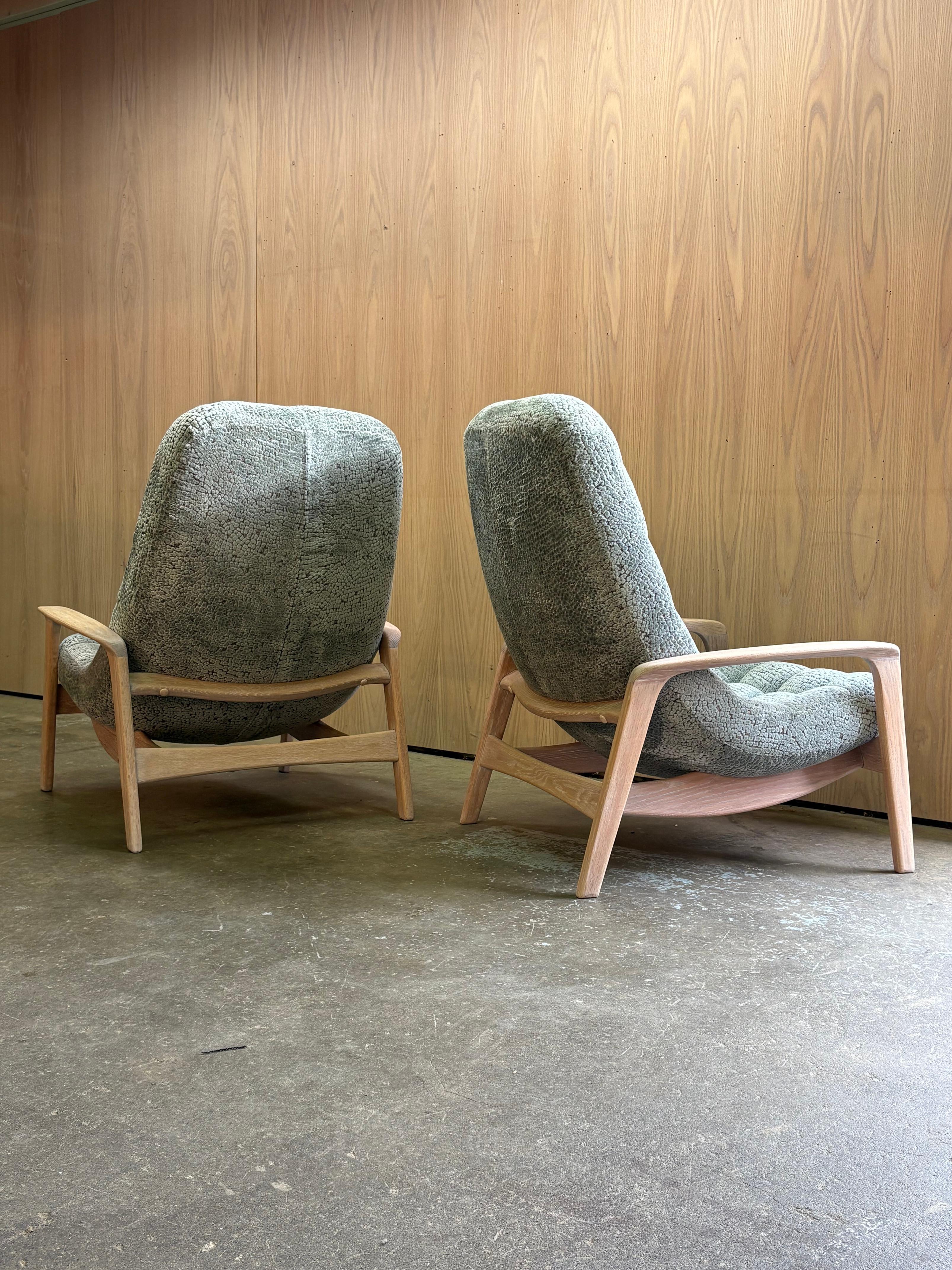 Paar 1960er R Huber Scoop Lounge Chairs im Angebot 1