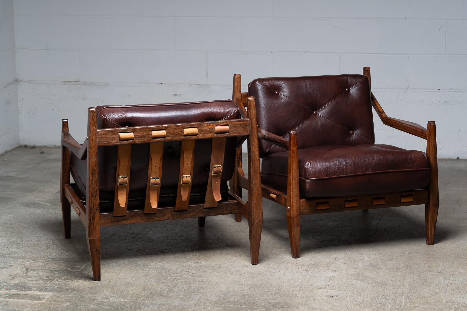 Pair of 1960s “Saci” Armchairs by Jean Gillon for WoodArt in Solid Jacaranda For Sale 3