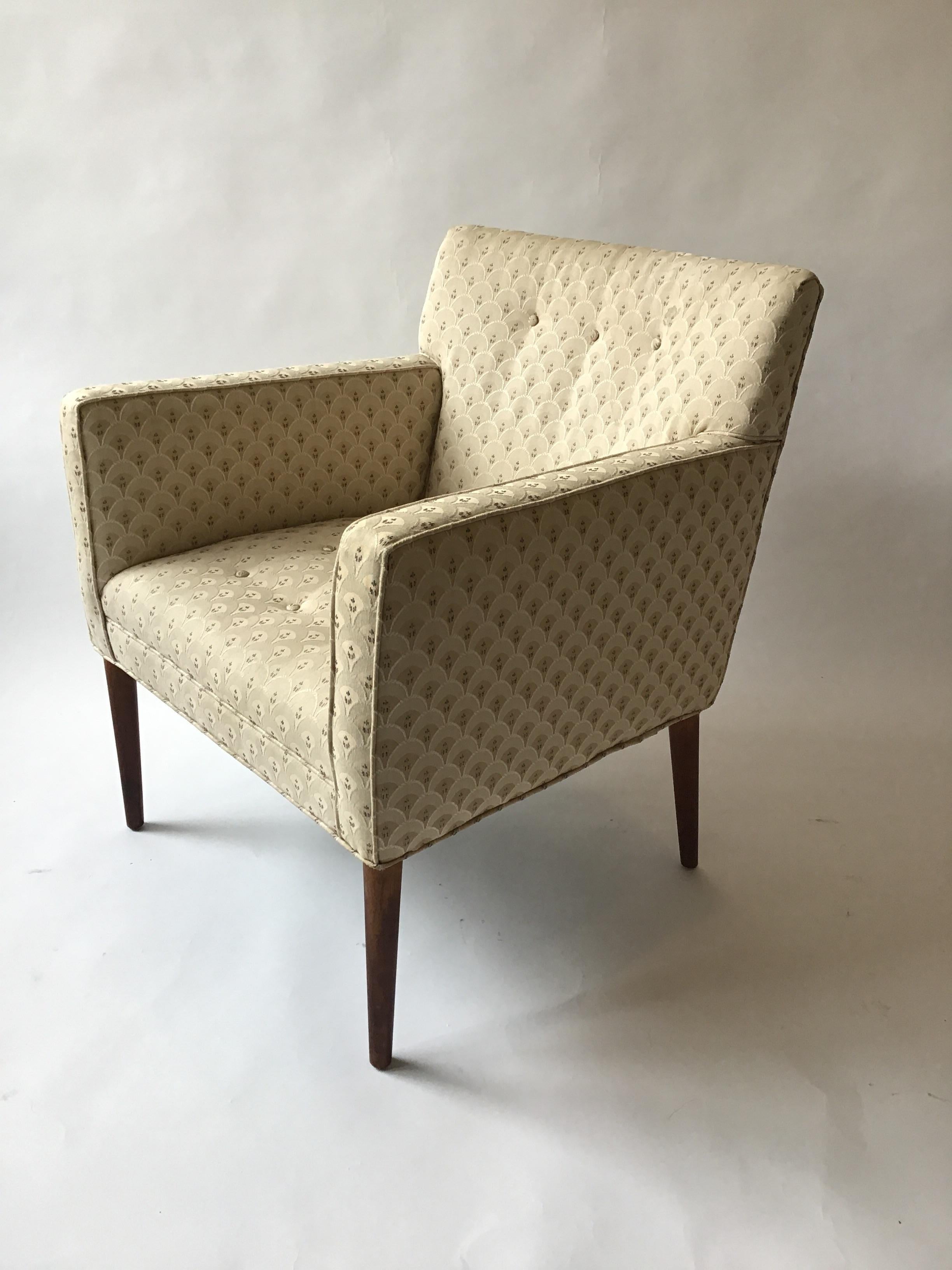 Pareja de sillones escandinavos de buena factura con patas de teca.