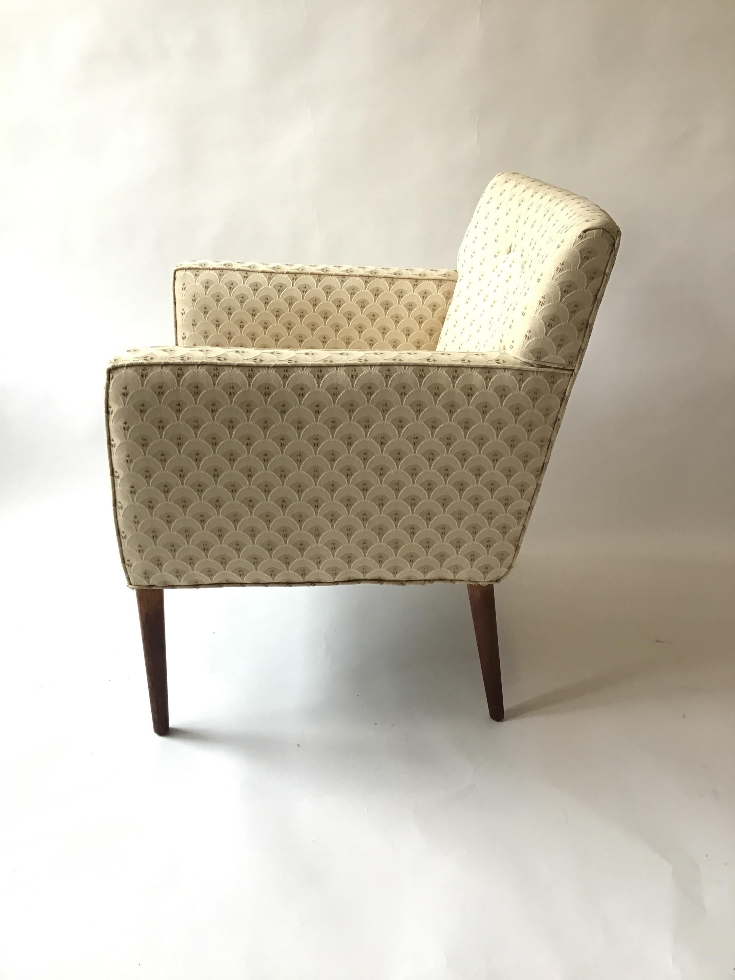 Pareja de sillones escandinavos de los años 60 con patas de teca en venta 1