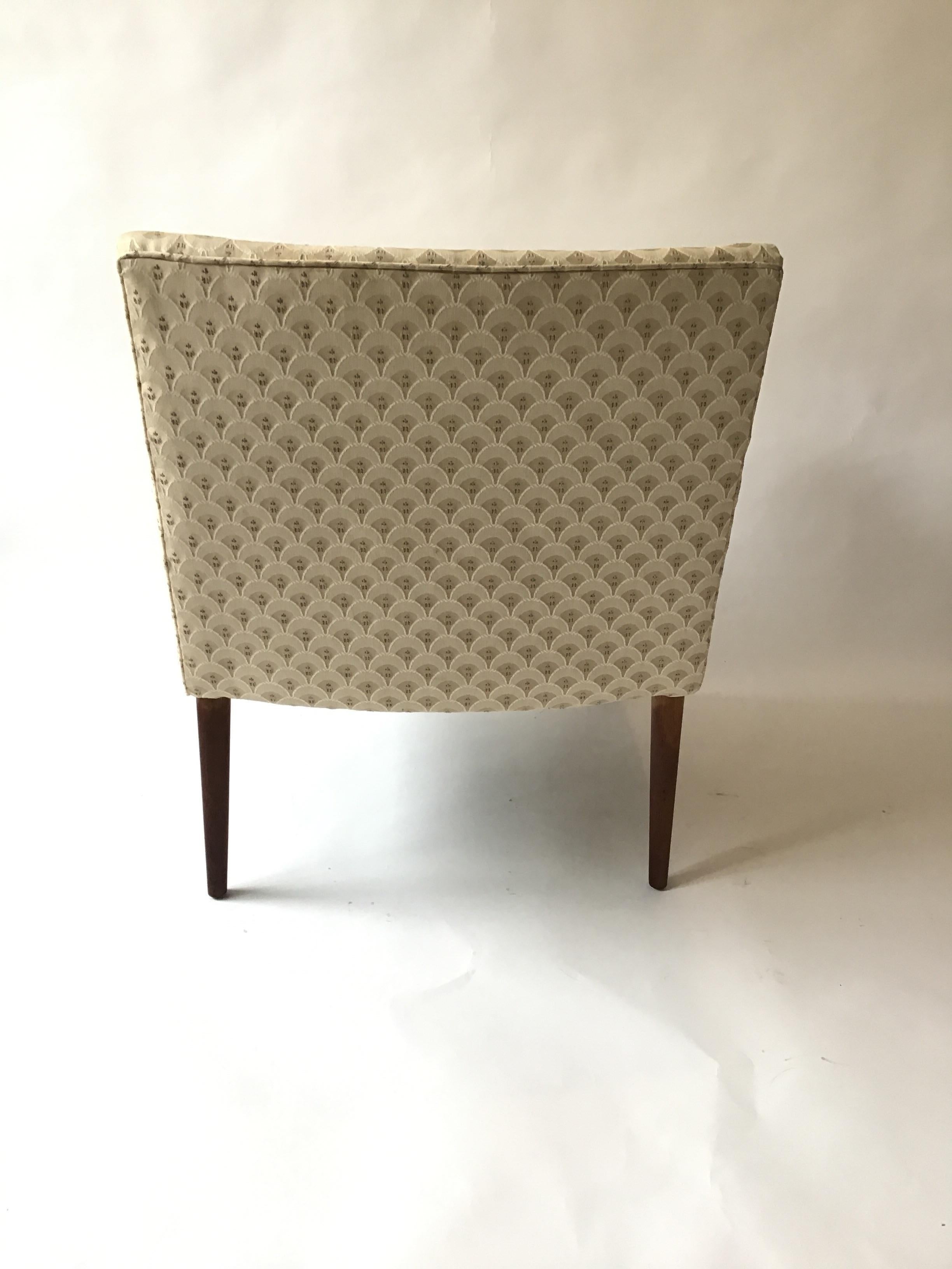 Pareja de sillones escandinavos de los años 60 con patas de teca en venta 2