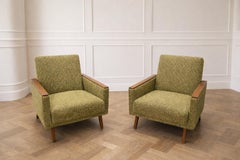 Pareja de butacas escandinavas modernas de los años 60 en bouclé verde musgo y teca