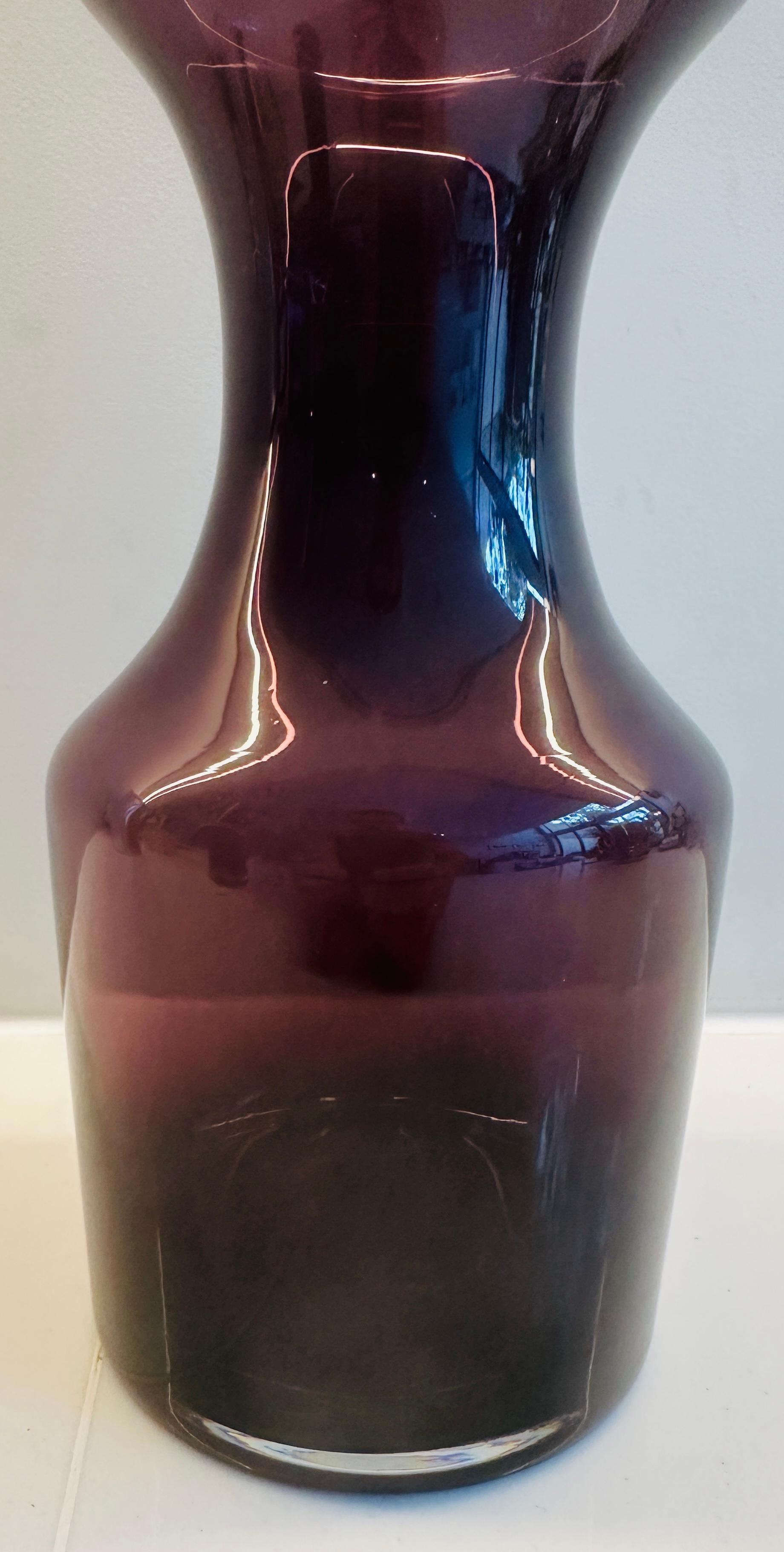 Coppia di vasi scandinavi in vetro viola degli anni '60 in stile Tamara Aladin Riihimaki in vendita 10