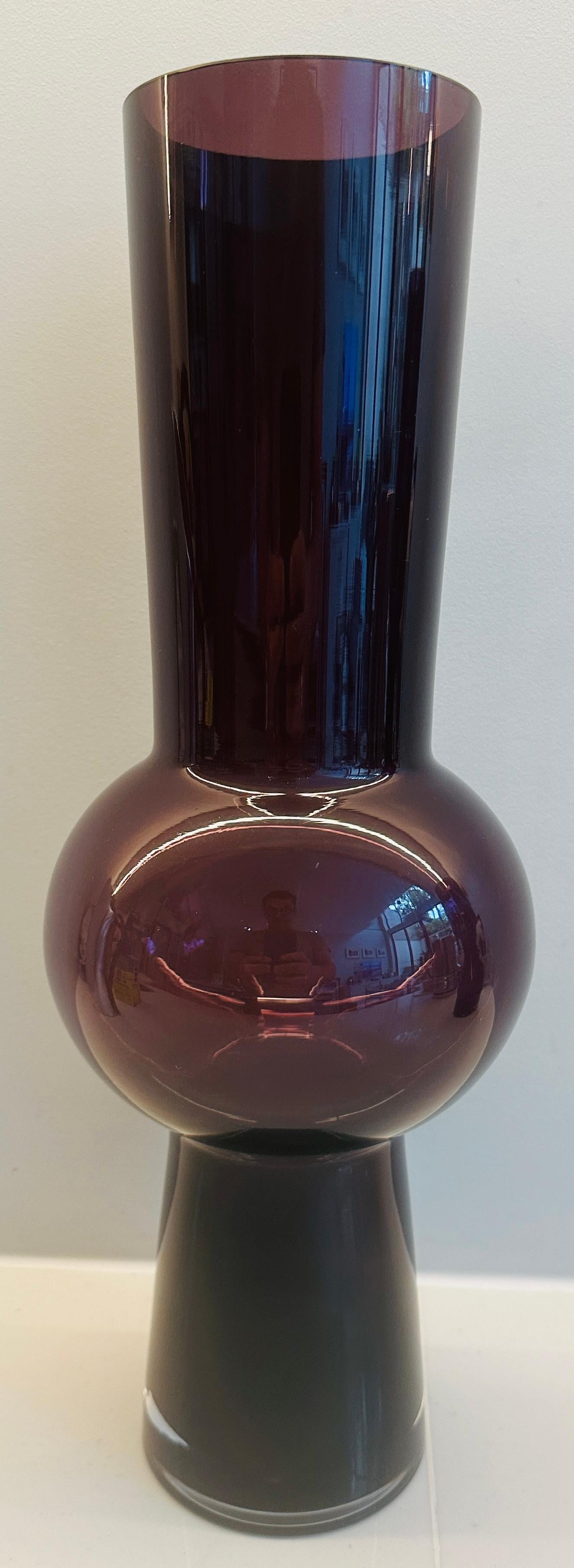 Coppia di vasi scandinavi in vetro viola degli anni '60 in stile Tamara Aladin Riihimaki in vendita 1