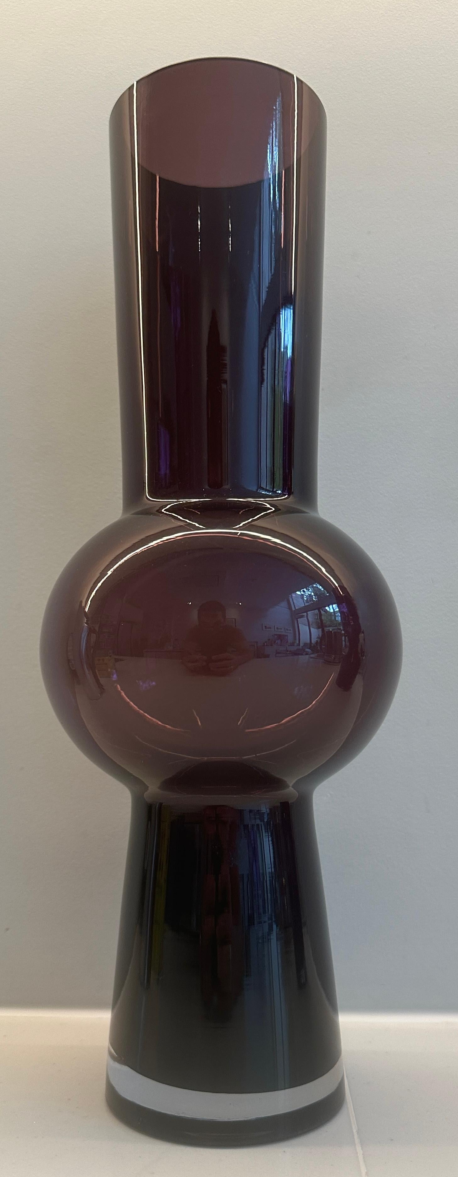 Coppia di vasi scandinavi in vetro viola degli anni '60 in stile Tamara Aladin Riihimaki in vendita 2