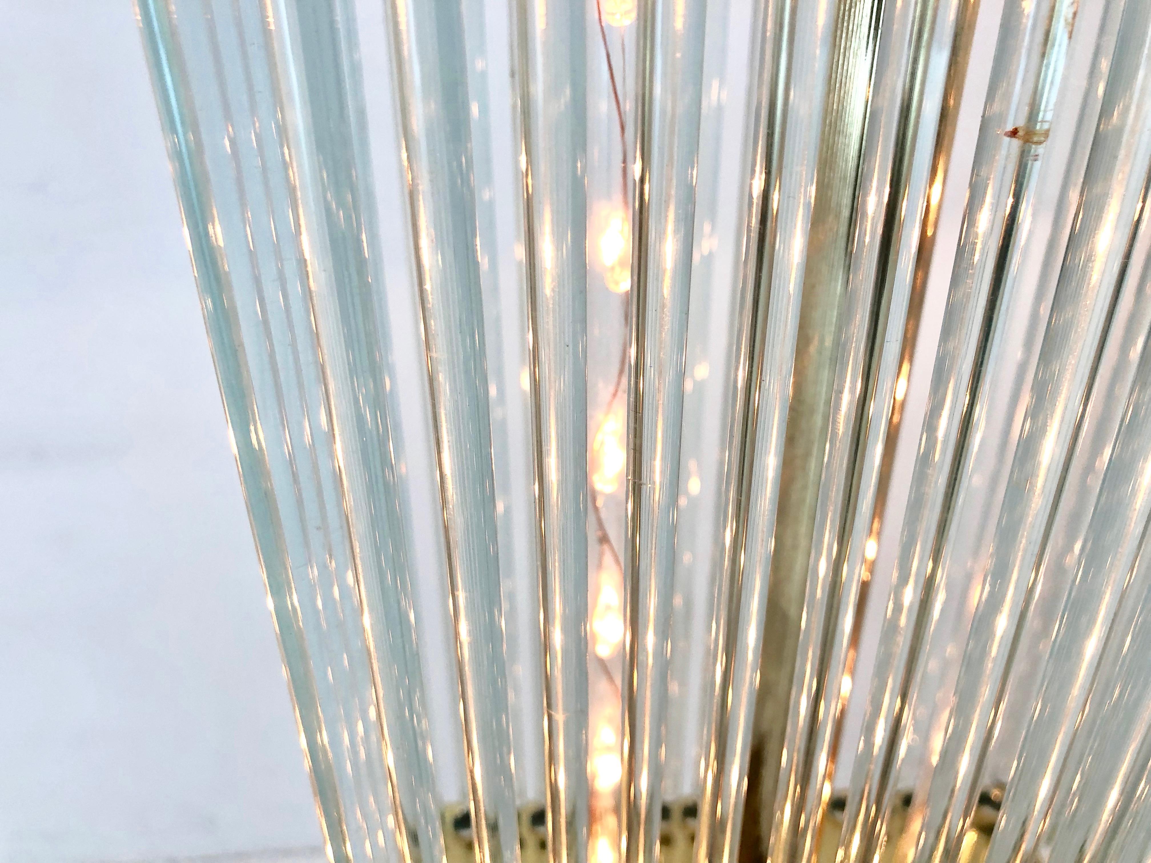 Stehlampen aus Messing und Glas mit Messingstäben von Sciolari aus den 1960er Jahren, Paar im Zustand „Gut“ im Angebot in Dallas, TX