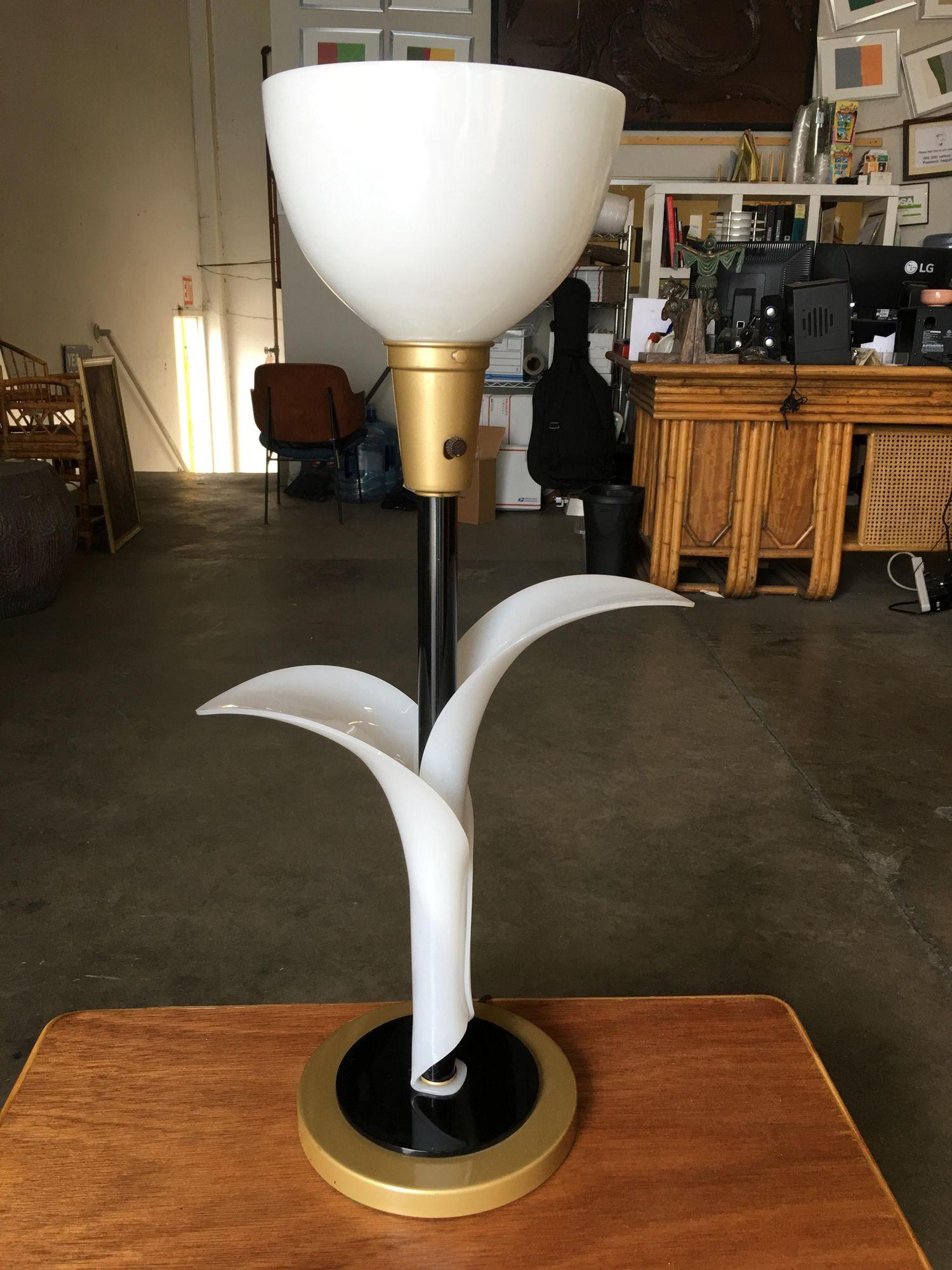 Mid-century Sculptural Acrylic Tulip Table Lamp Pair by Rembrant In Excellent Condition For Sale In Van Nuys, CA