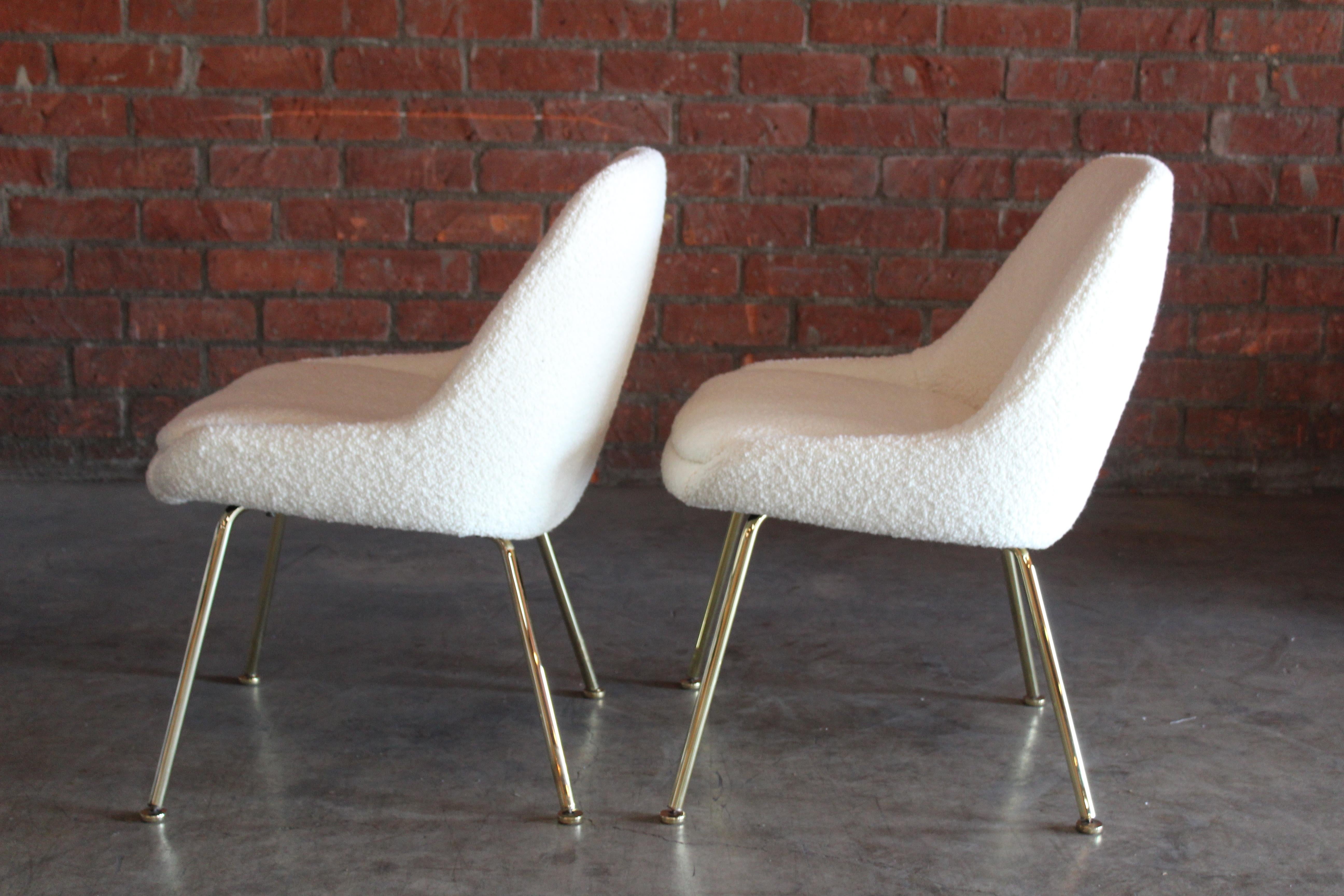 Pair of 1960s Side Chairs in Bouclé For Sale 3