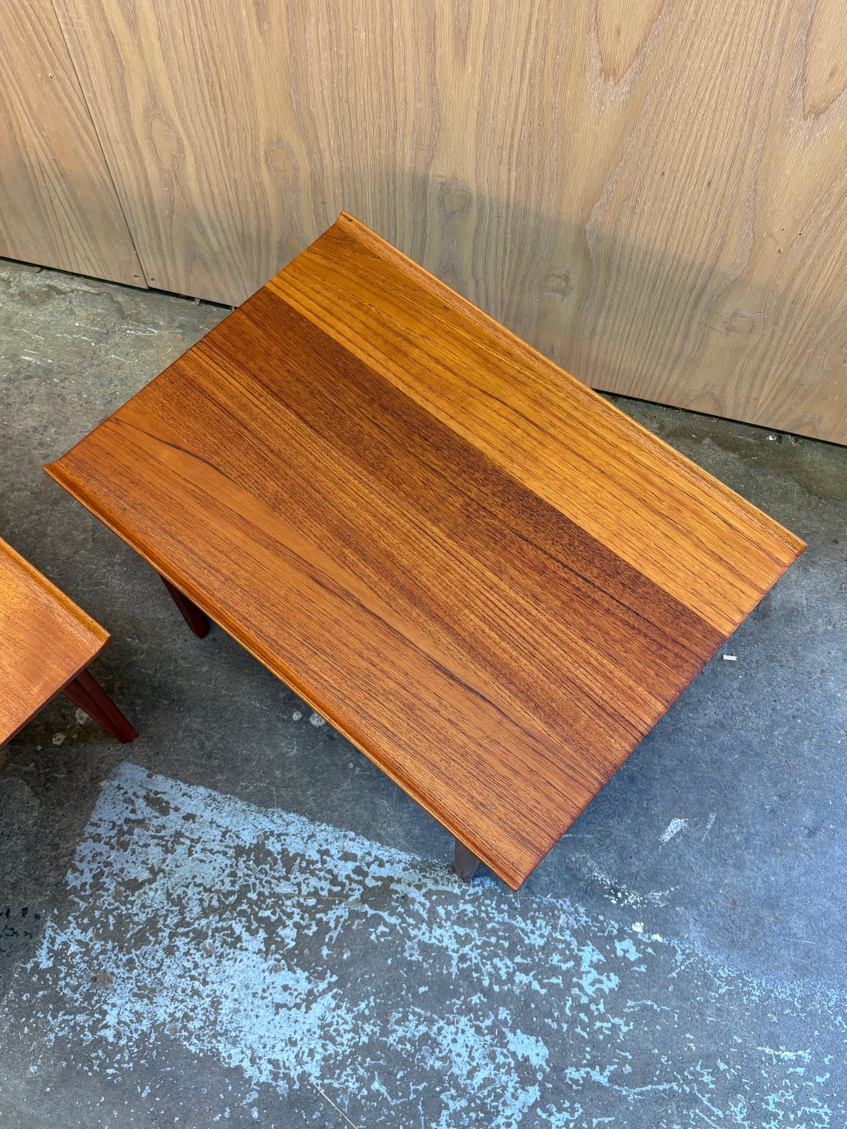 Milieu du XXe siècle Pair of 1960s Solid Teak FD535 End Tables by Finn Juhl for France & Søn en vente