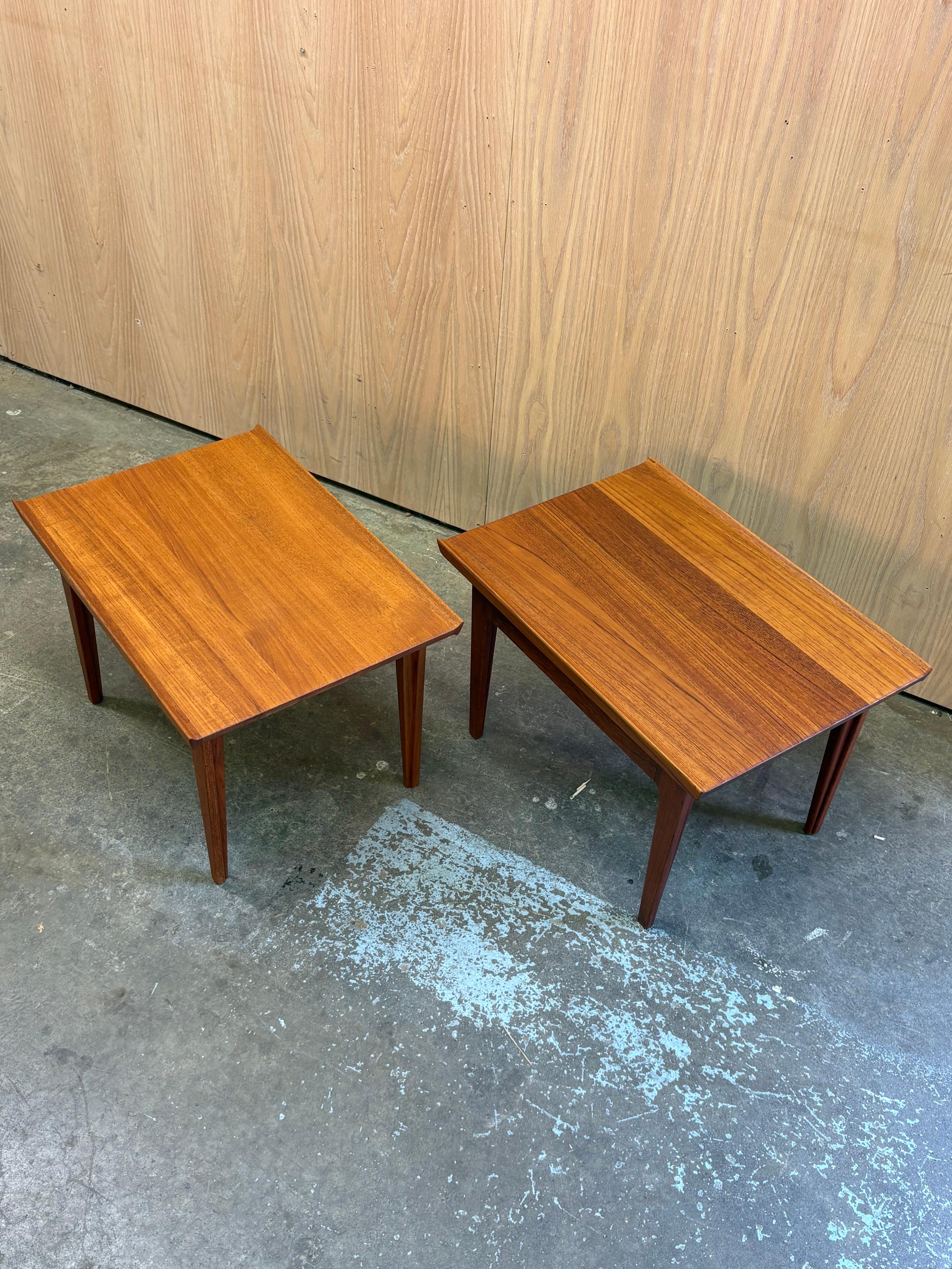 Teck Pair of 1960s Solid Teak FD535 End Tables by Finn Juhl for France & Søn en vente