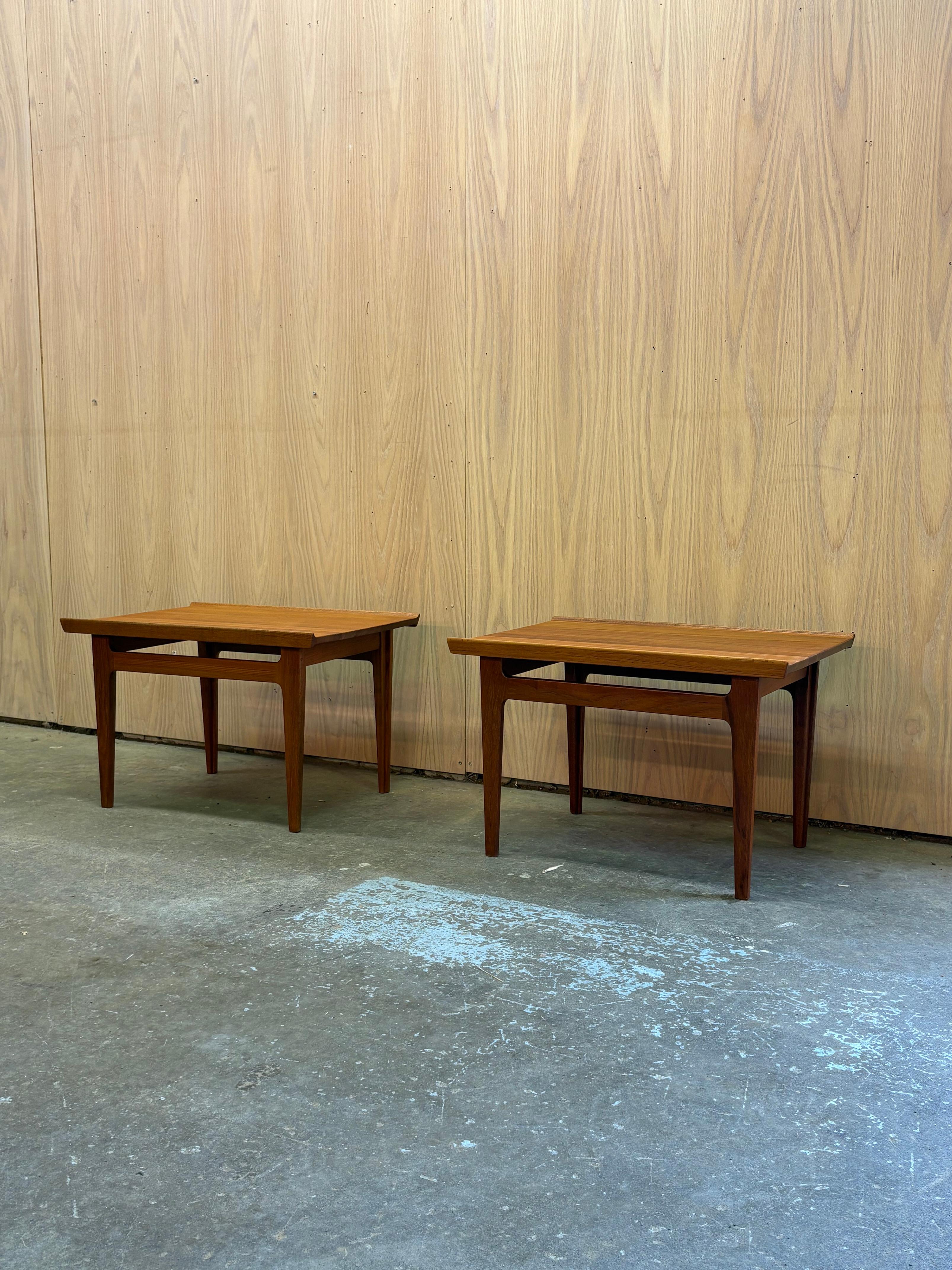 Pair of 1960s Solid Teak FD535 End Tables by Finn Juhl for France & Søn en vente 3