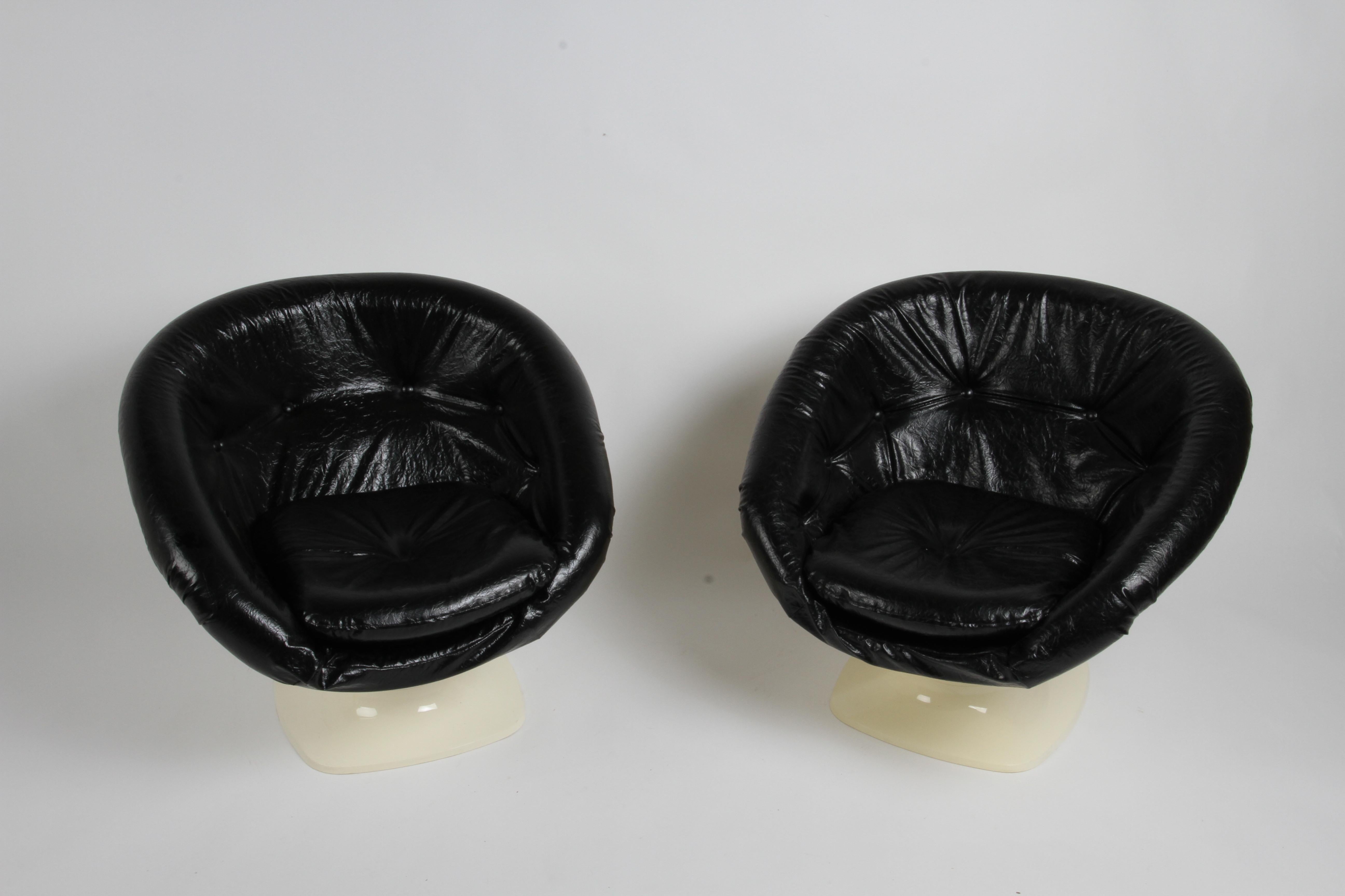 Pair of 1960s Space Age Modern molded plastic lounge chairs by mid-century modern french designer Raphaël Raffel for Herman Miller. Raphaél became inspired later in his design career by Italian and American Space Age design, the clean lines and new