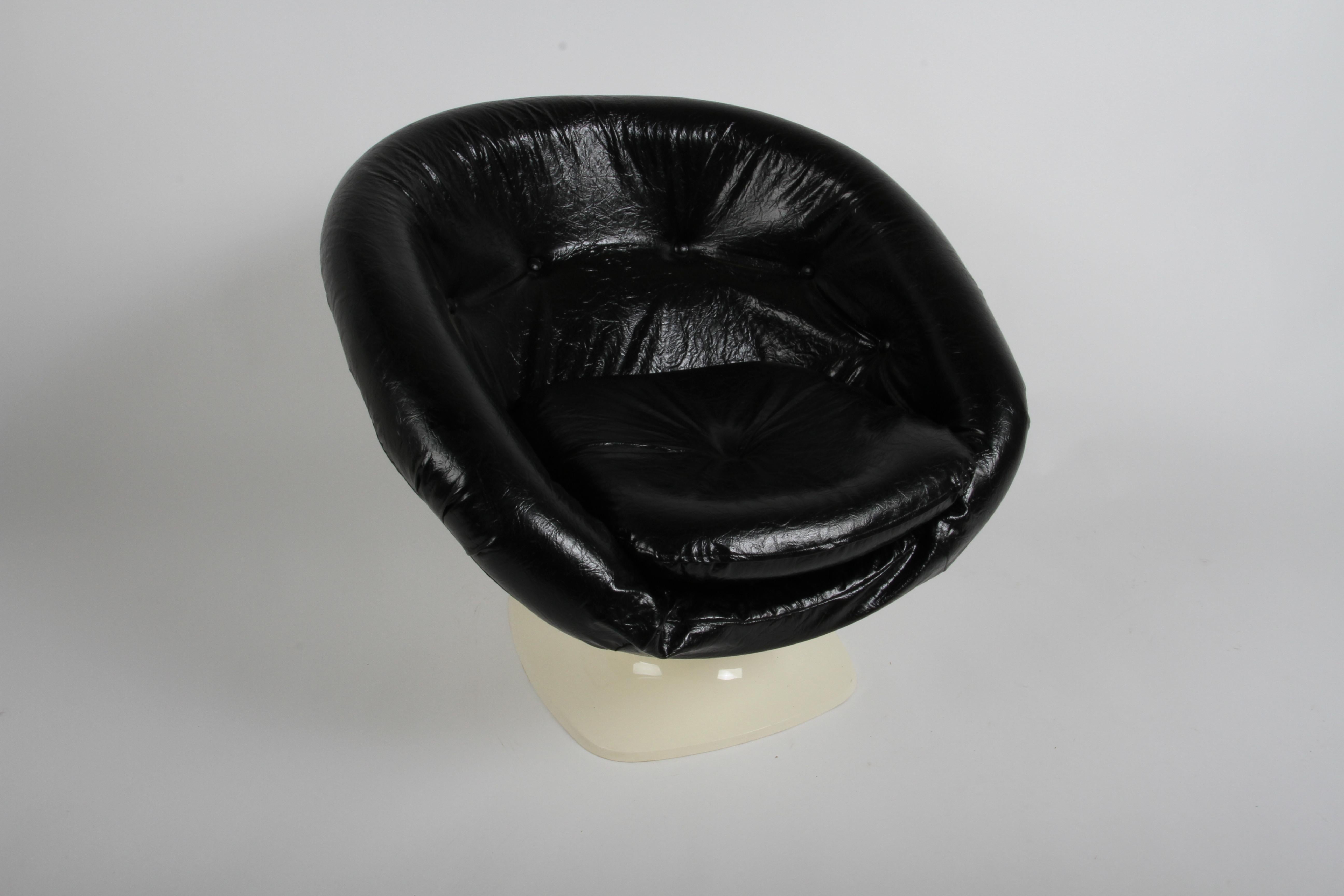 Milieu du XXe siècle Paire de chaises longues en plastique moulé Space Age Modern des années 1960 par Raphaël Raffel  en vente