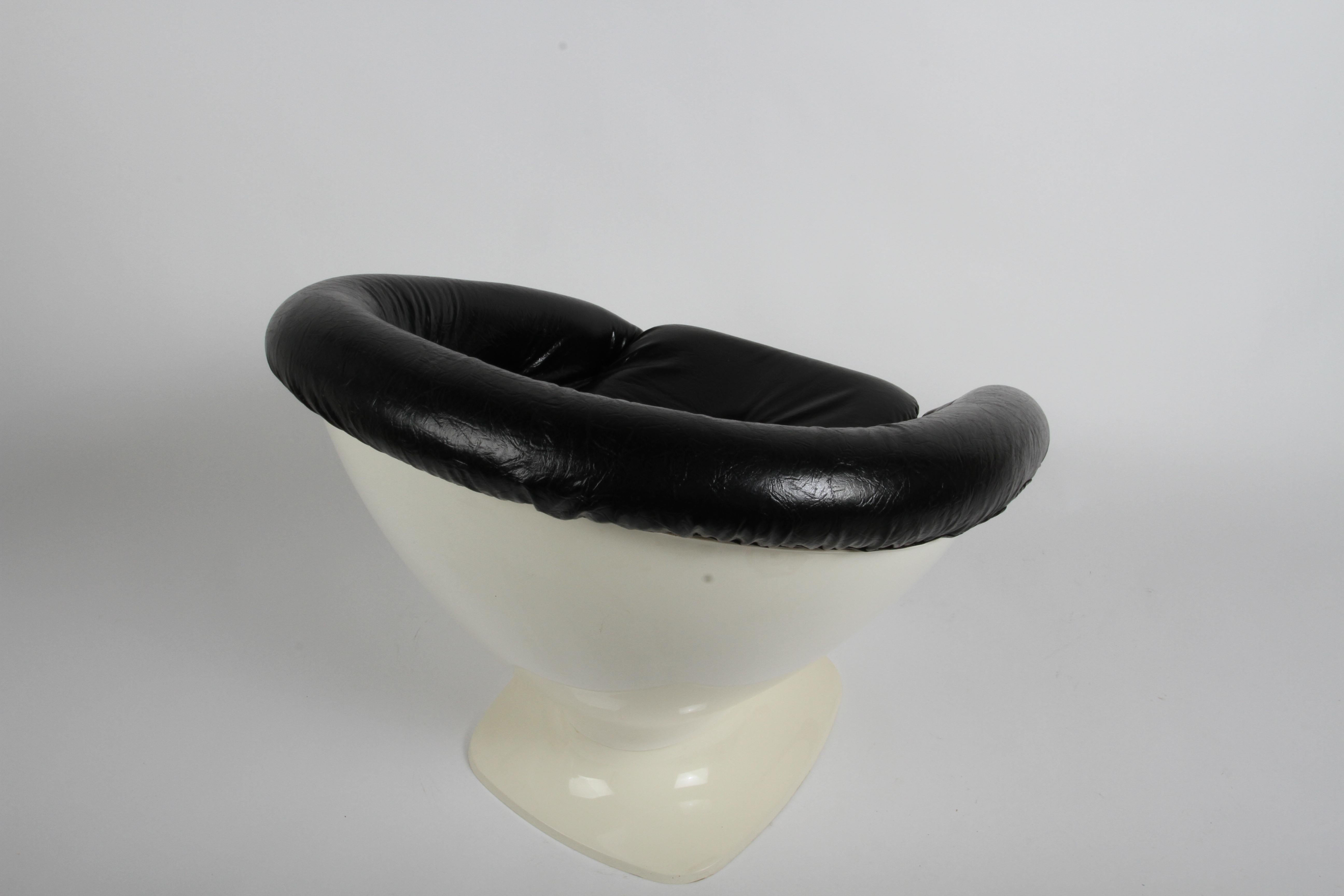 Pair of 1960s Space Age Modern Molded Plastic Lounge Chairs by Raphaël Raffel 2