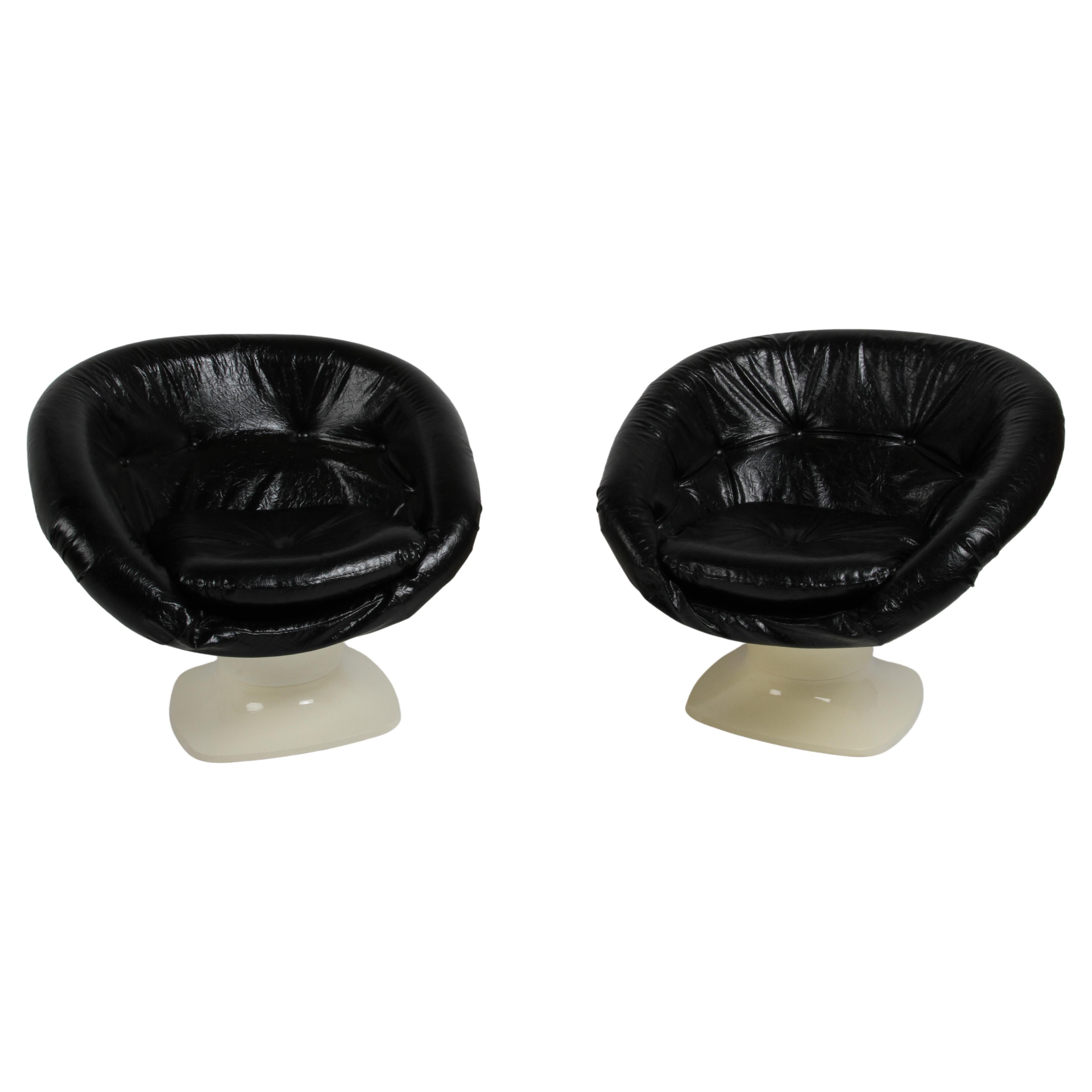 Pair of 1960s Space Age Modern Molded Plastic Lounge Chairs by Raphaël Raffel 