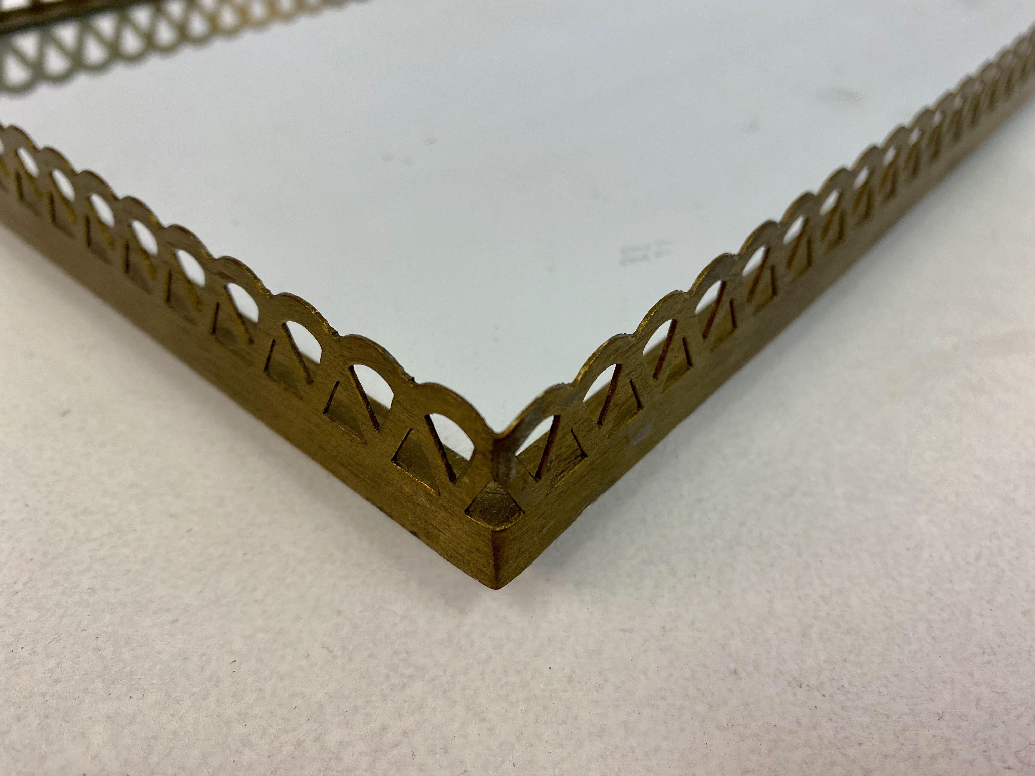 A pair of trays

Brass fretwork frames

Mirrored

Round brass feet,

1960s, Sweden.