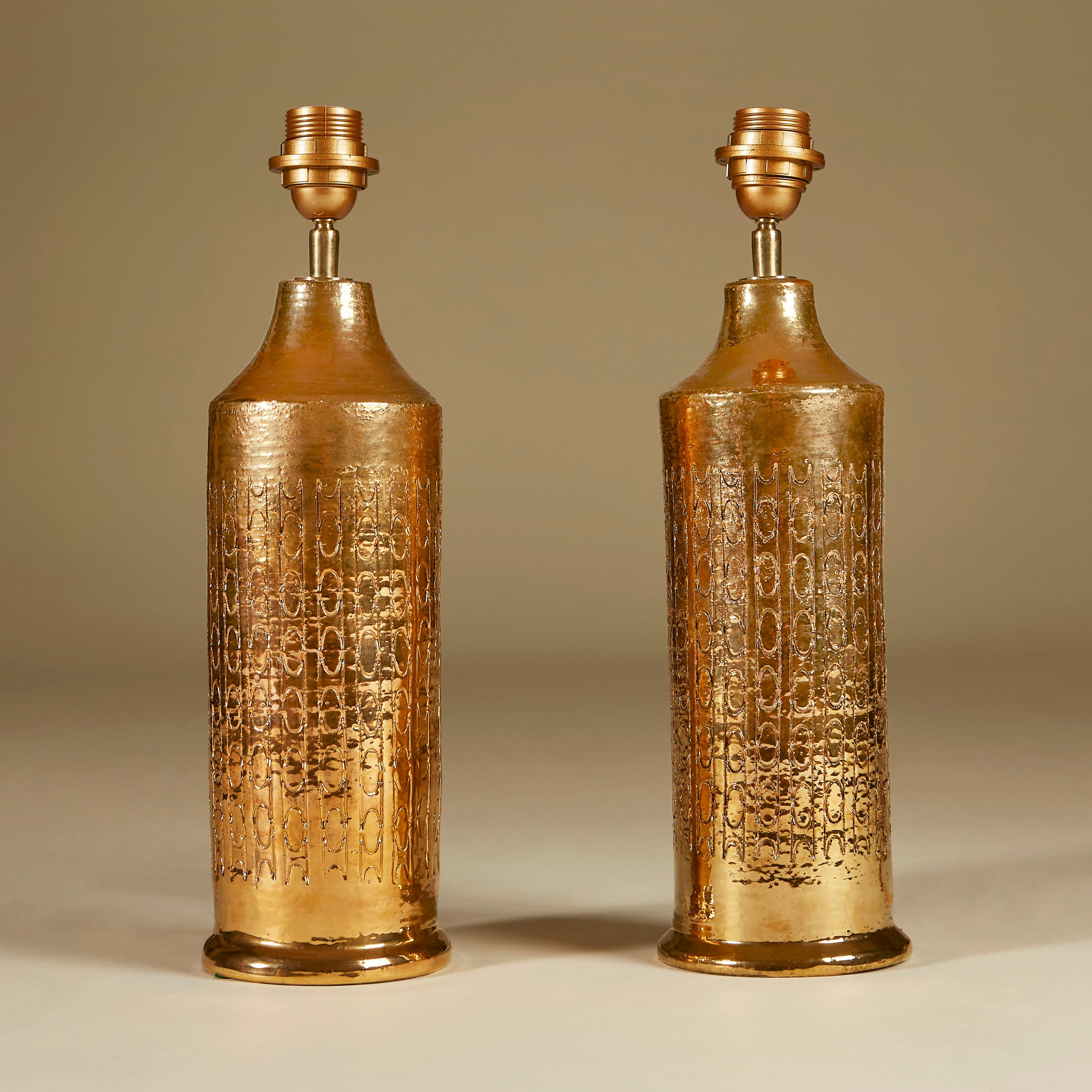 Paar schwedische vergoldete geschnitzte Tischlampen von Bitossi by Bergboms aus den 1960er Jahren (Schwedisch) im Angebot