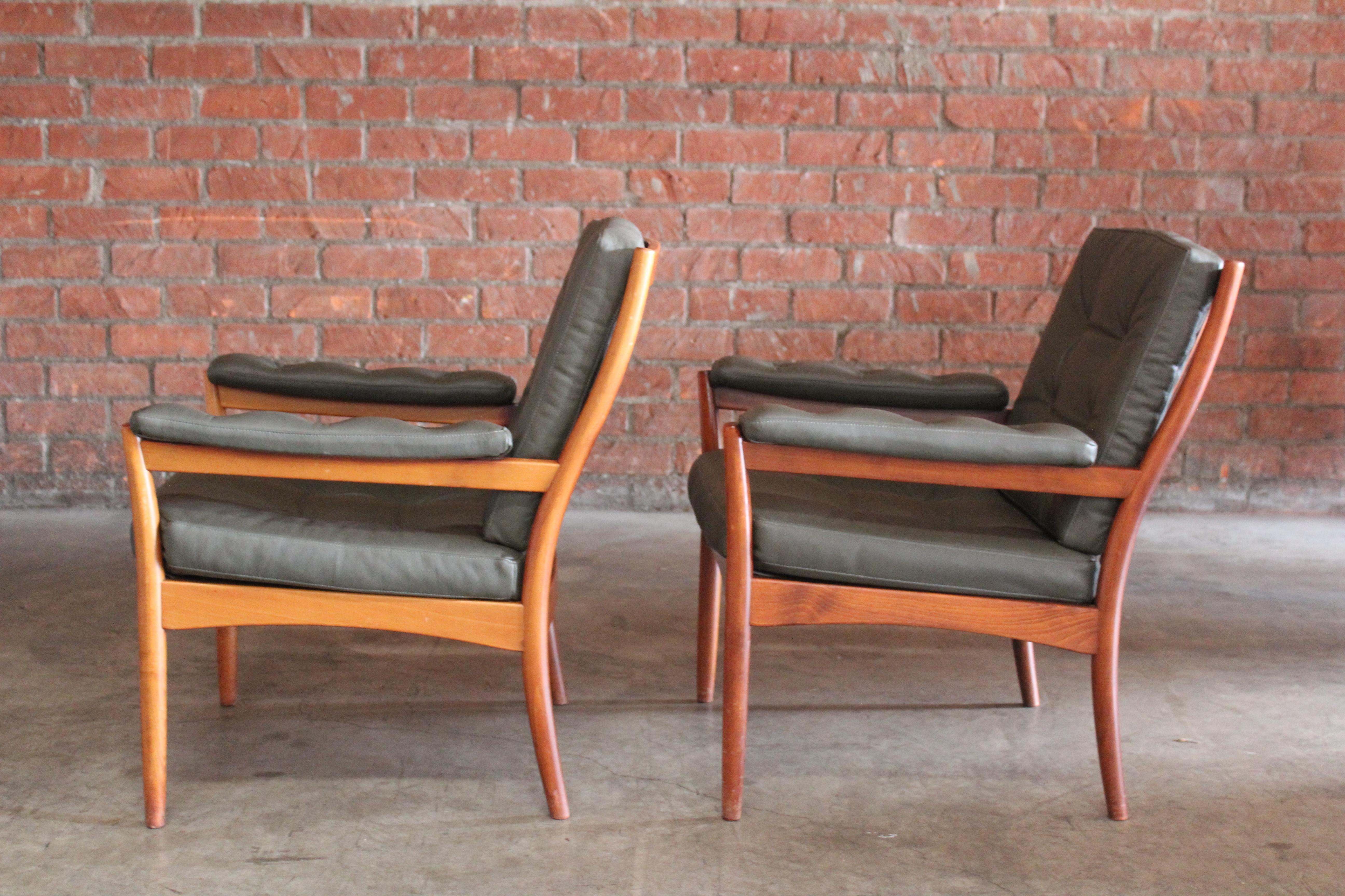 Pair of 1960s Swedish Lounge Chairs 4